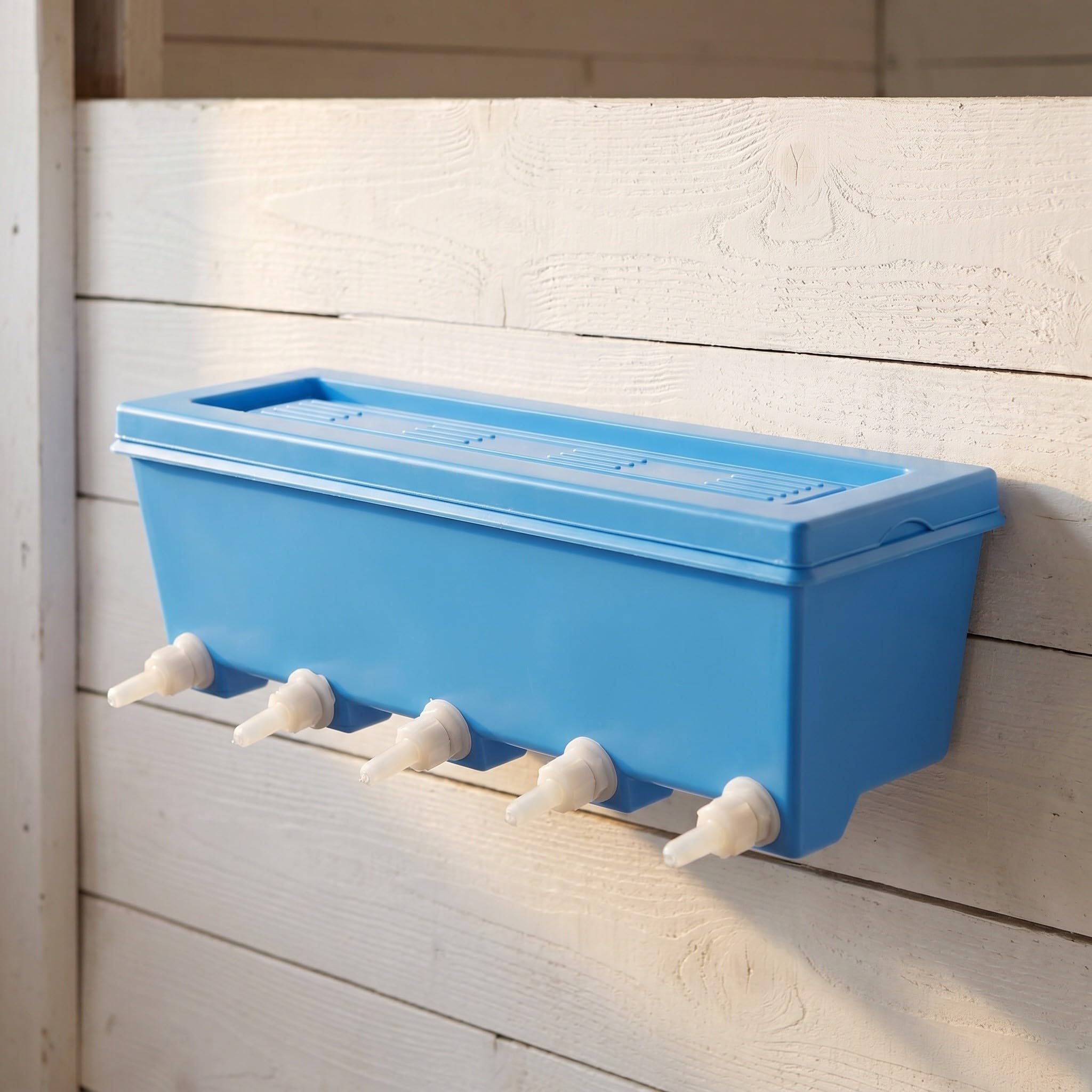 TOYANDONA Alimentatore per Suinetti e Agnelli da 8l con 5 Capezzoli, Montaggio a Parete in Abs Resistente a Basse Temperature per Attrezzature da Bevanda in Stalle Compatte