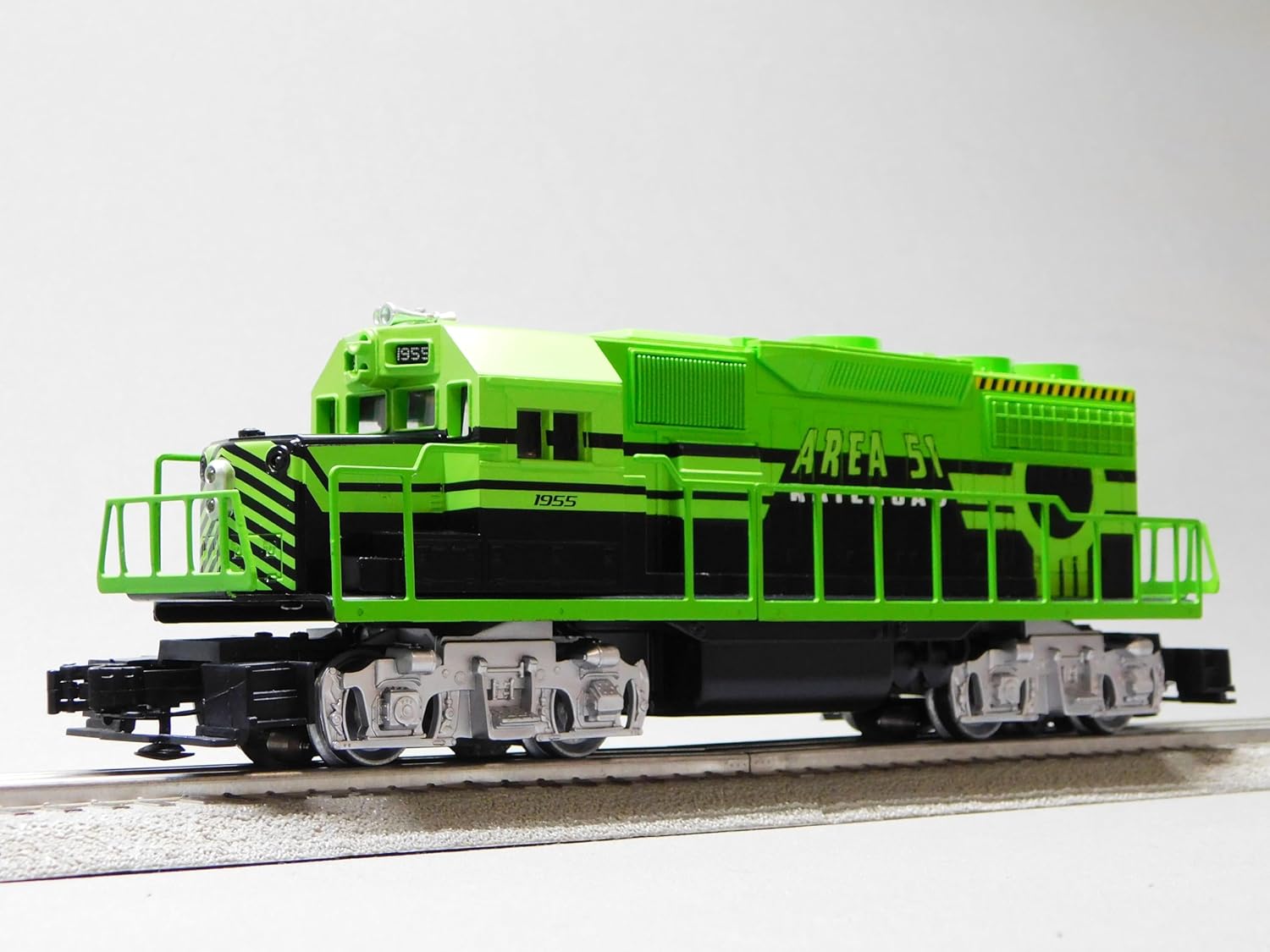 Area 51 Diesel Locomotive Engine O Gauge Train 2523010-E