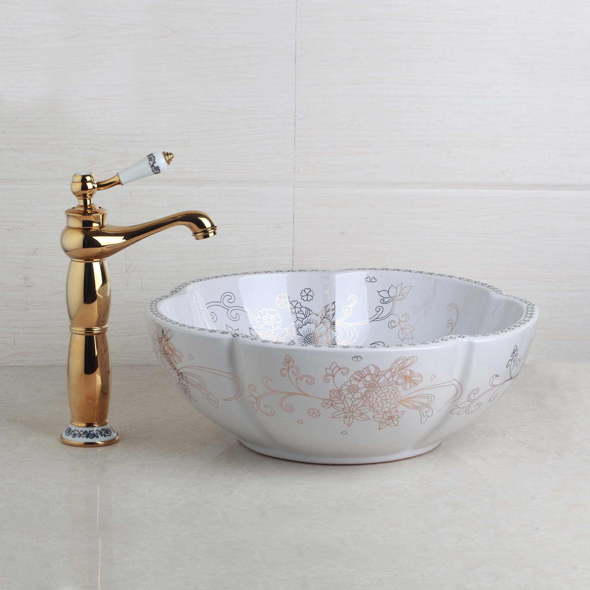 Vasque à poser en céramique bleue et robinet rétro en laiton antique pour salle de bain chic