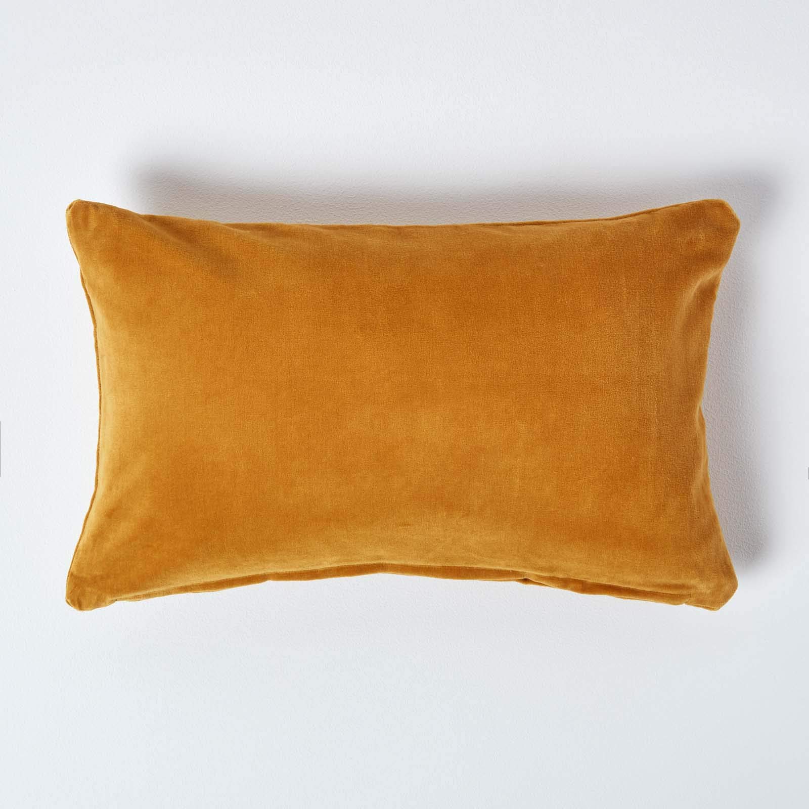 HOMESCAPES Mustard Velvet Cushion Cover Super Soft Cotton Velvet Luxury Scatter Cushion Rectangle Plain Dark Yellow Accent Throw Pillow for Sofa and Bed Decoration with Hidden Zipper, 30 x 50 cm