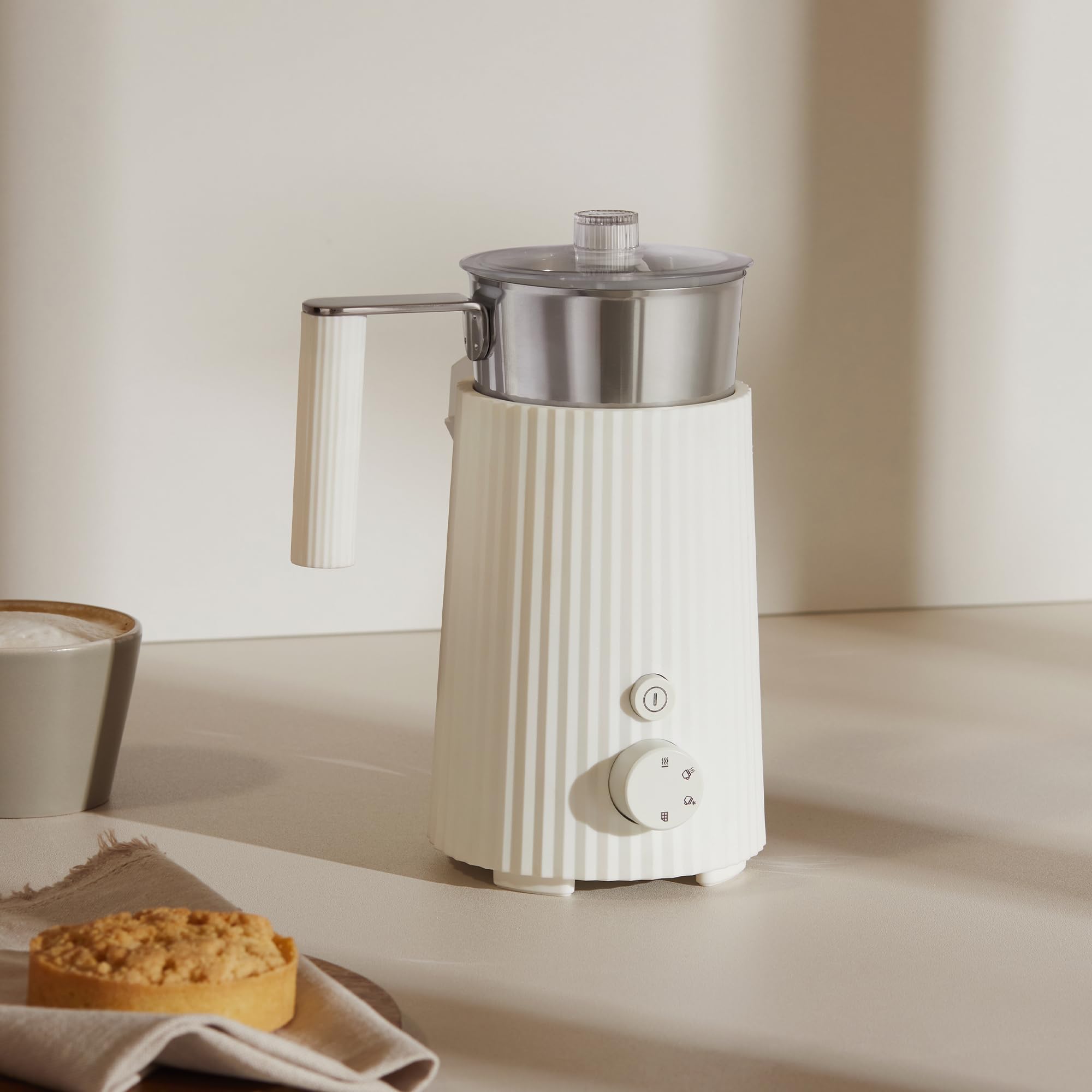 Alessi Plissé MDL13 B - Cappuccinatore Multifunzione ad Induzione, in Resina Termoplastica con Bricco in Acciaio Inossidabile, Spina Europea, 600 W, 35 cl, Nero