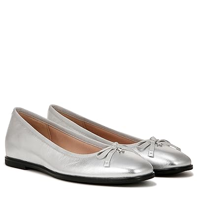 Naturalizer Essential Women