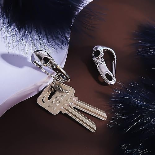 Vista 7 de Hicarer 2 piezas de calavera llavero de calavera para hombre, llavero de calavera de metal pesado, hebilla de llave