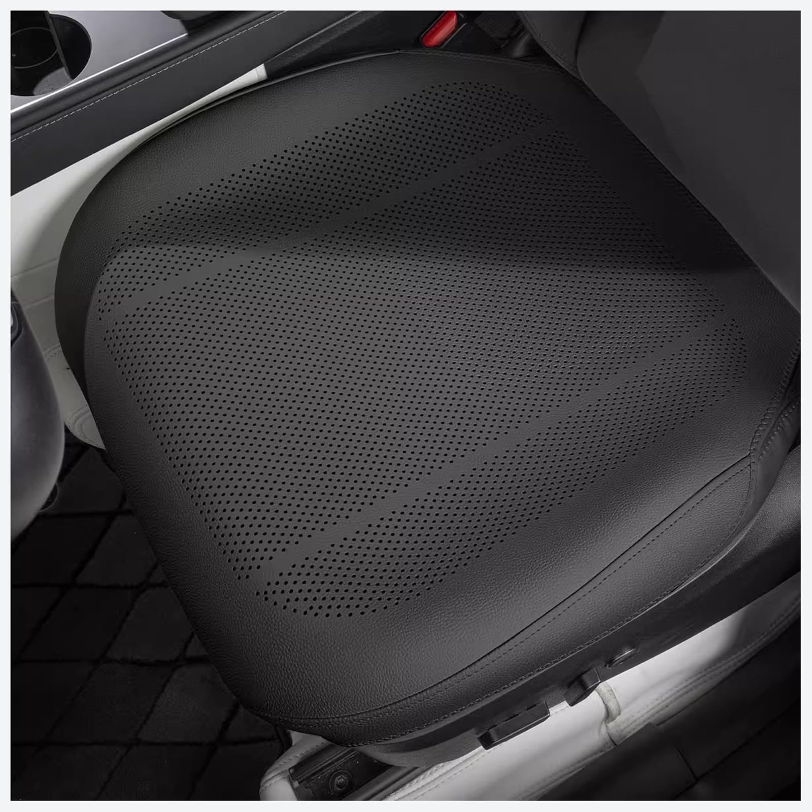 Evita el desgaste del Chevrolet Aveo Hatchback con esta funda transpirable negra