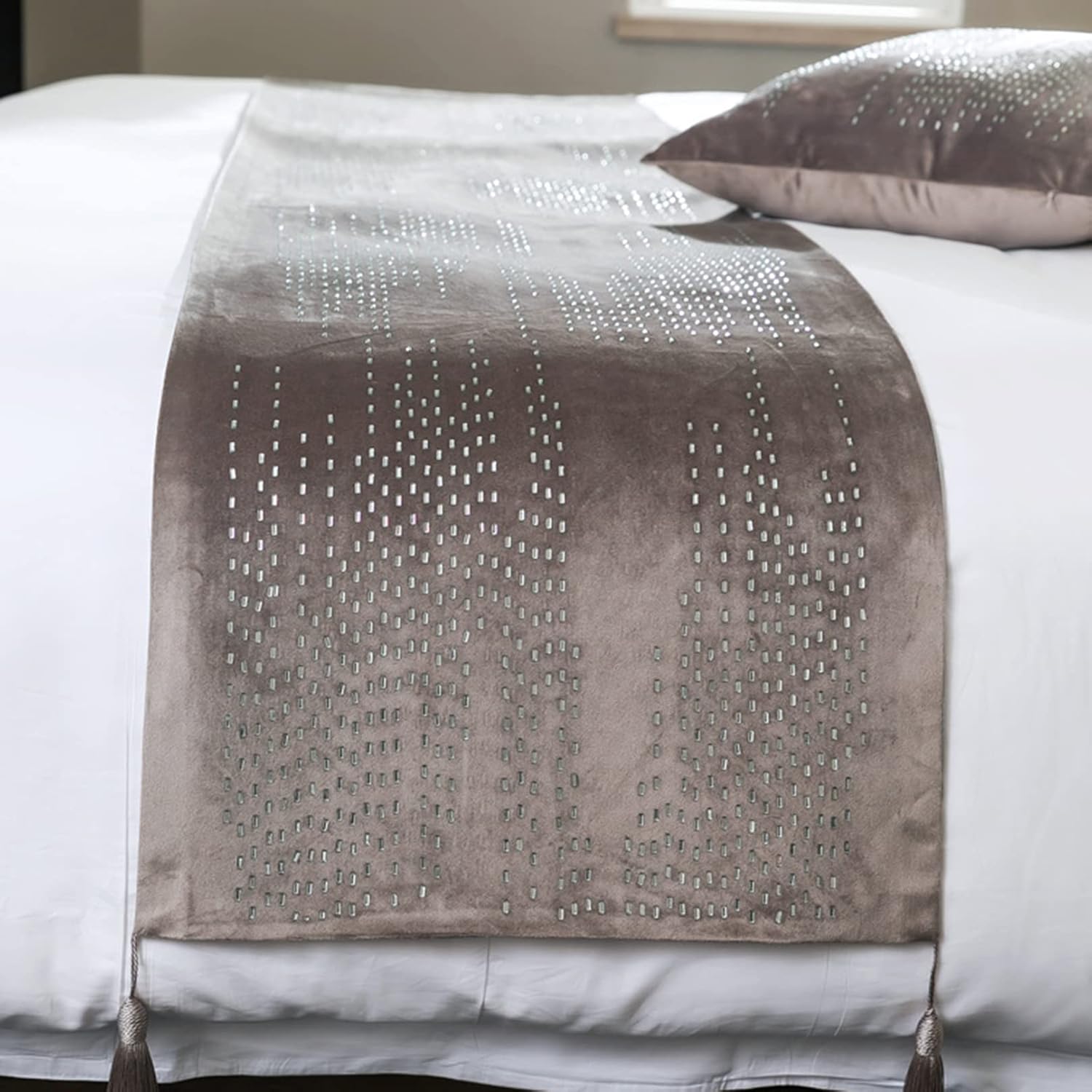 Beige Velvet Bed Runners Geometry Diamond Stripe Bedding Scarf Hotel Bedspread Decor Soft Bed Cover Modern Bed End Towel Protection for Bedroom, 45 x 180cm