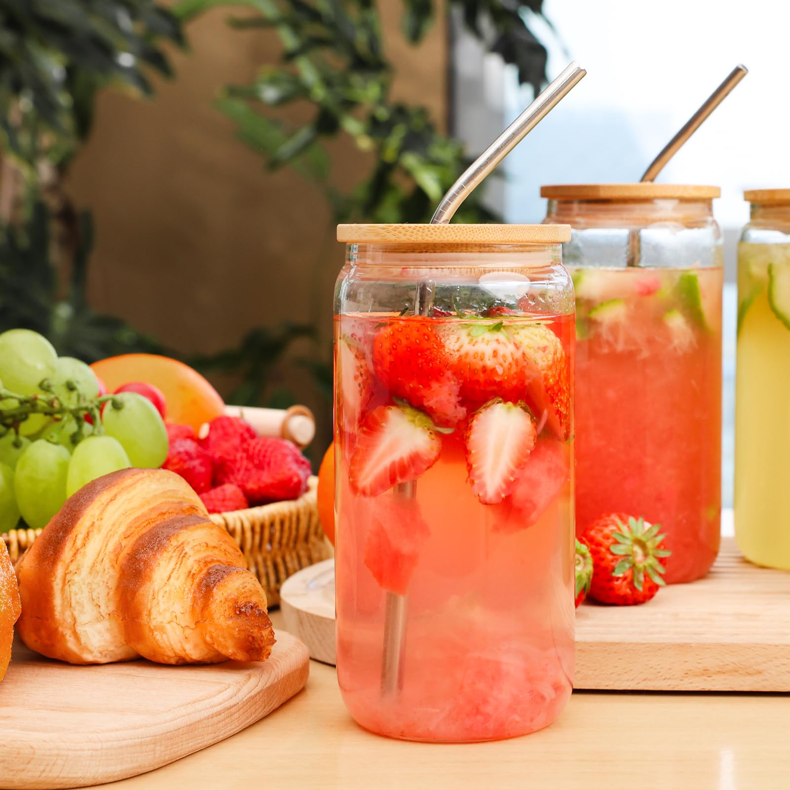 ASKIZ Juego de 16 vasos de vidrio con tapas de bambú y pajitas de acero inoxidable, botellas de agua de vidrio de 16 onzas, tarros de vidrio, vasos de bebida, vasos de cerveza, vasos de café helado,