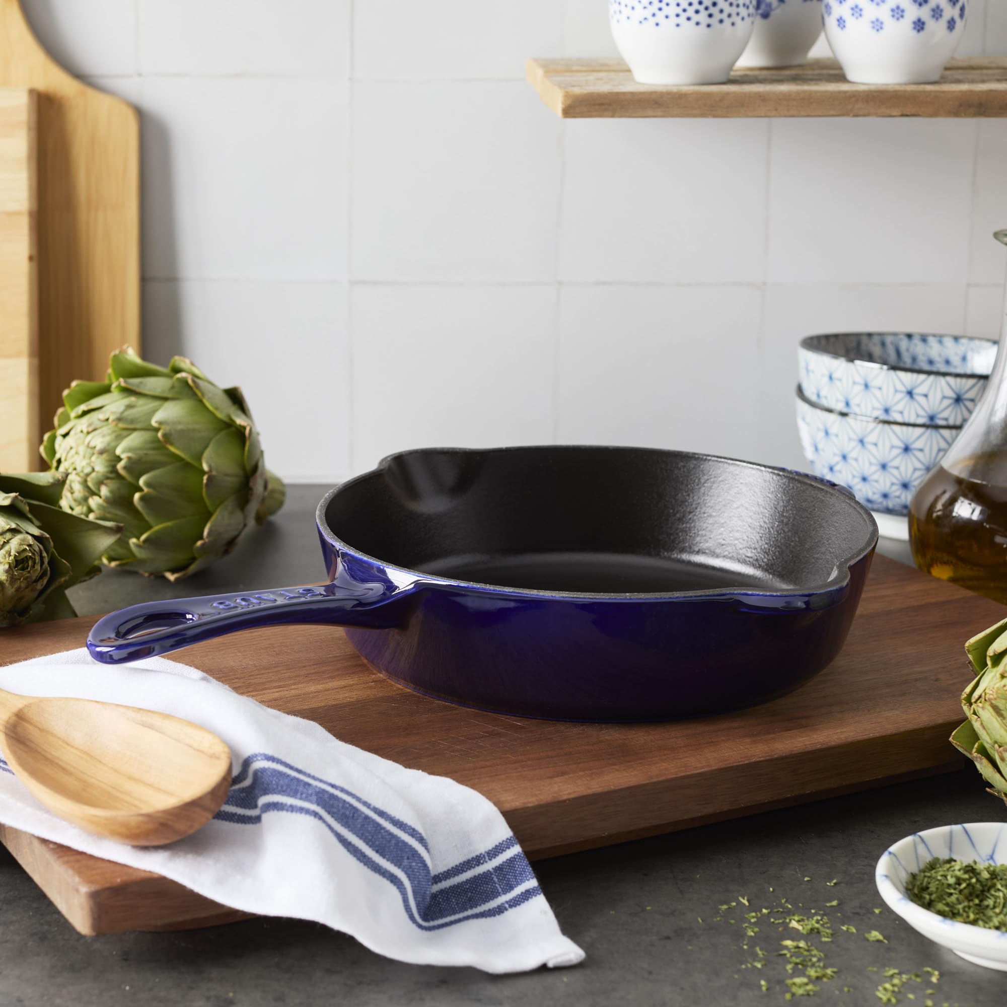 Amazon | STAUB 鋳鉄 8.5インチ トラディショナルディープスキレット