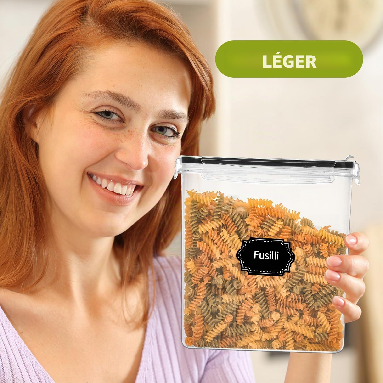 Skroam Lot de 4 boîtes de rangement hermétiques pour céréales avec bec verseur pour cuisine et garde-manger, distributeurs de céréales en plastique, tasse à mesurer et 20 étiquettes (4 l)