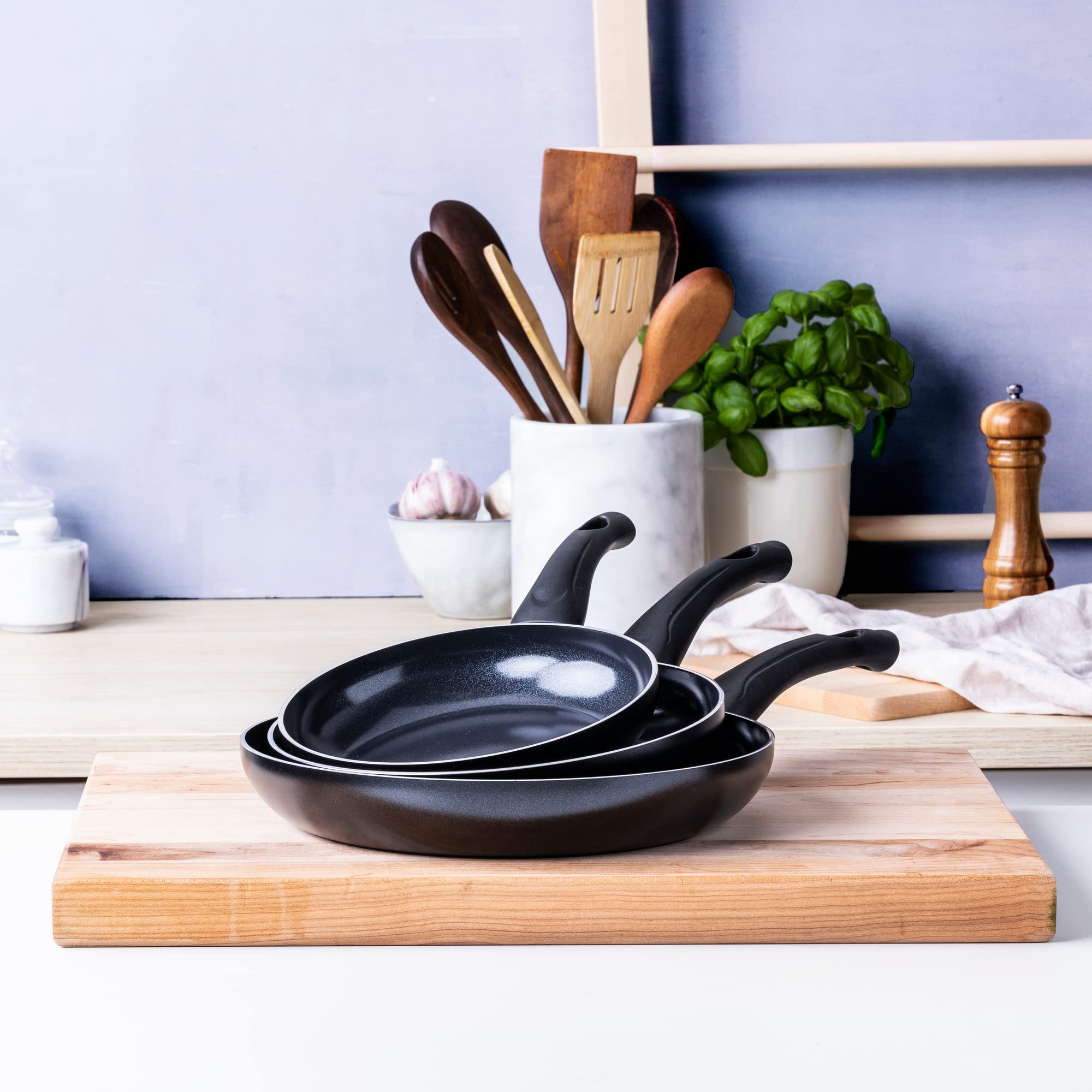 BK Brillante sano cerámica antiadherente inducción compatible 24cm y 28cm sartén Set, horno y caldera seguro hasta 160C, duradero y profesional, apto para lavavajillas, libre de PFAS, negro