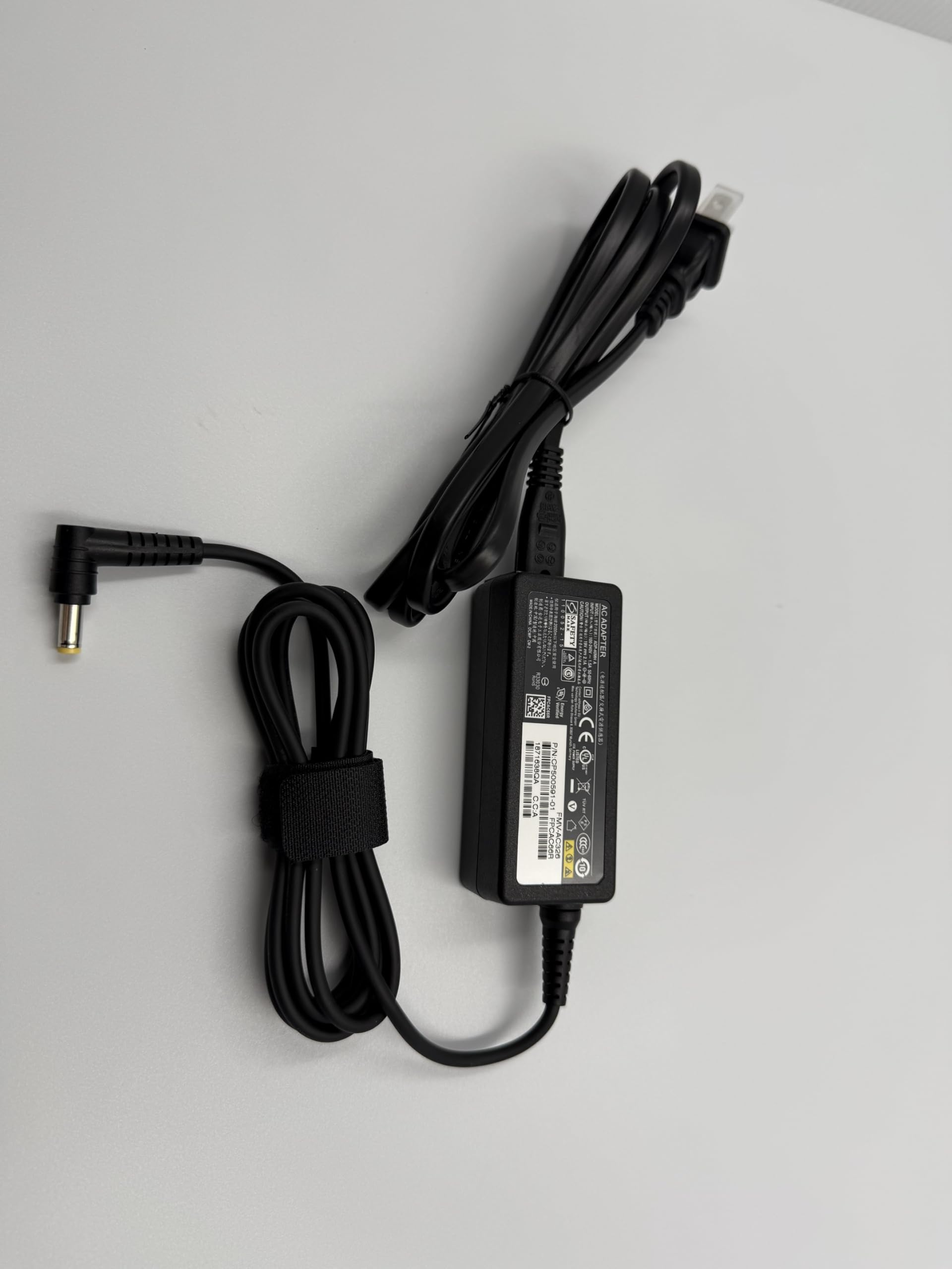 Amazon.co.jp: 富士通 ノートパソコン用電源アダプター FMV-AC326、19V