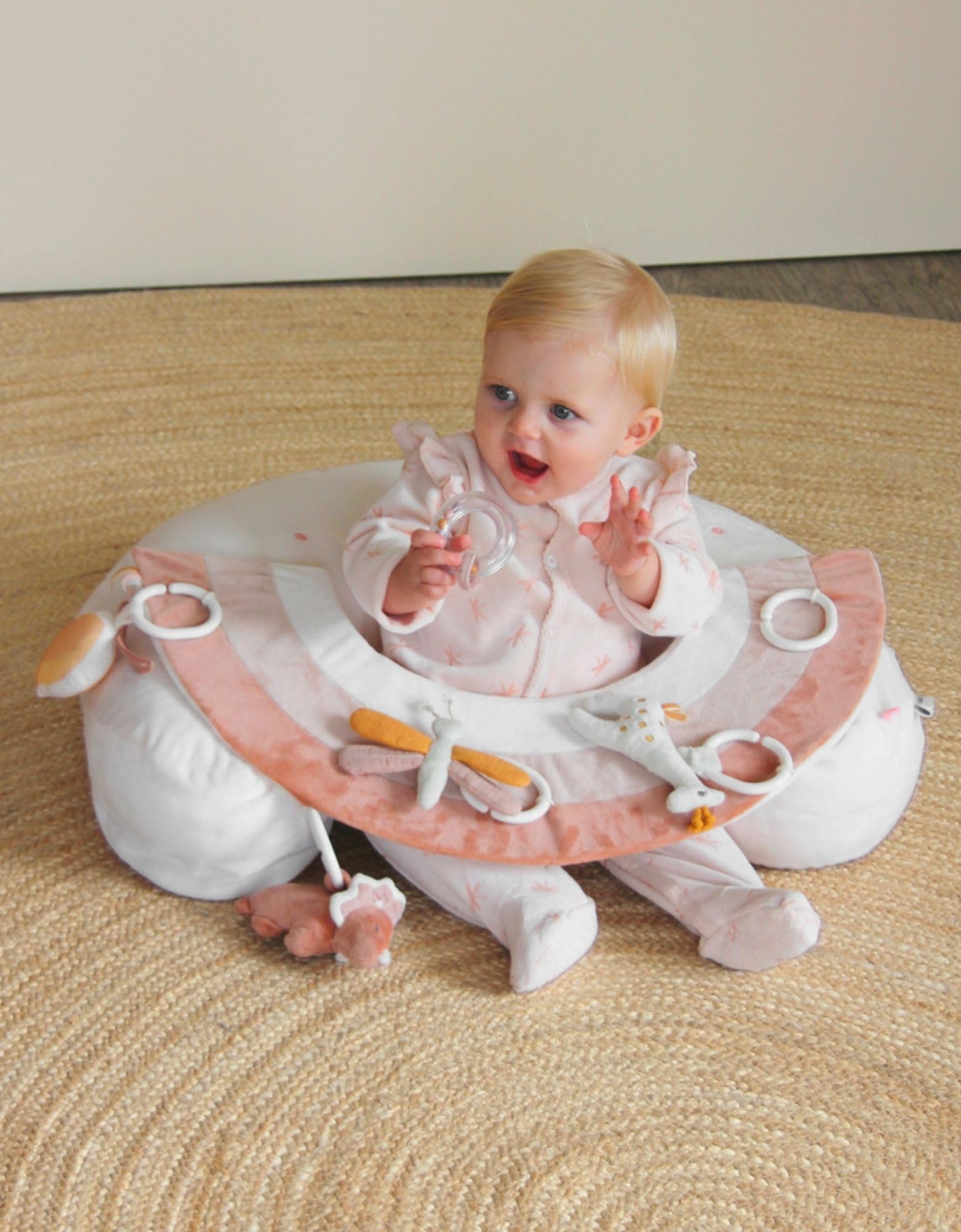 Noukie's - Coussin d'activités en Veloudoux - Popsie, Gigi & Louli