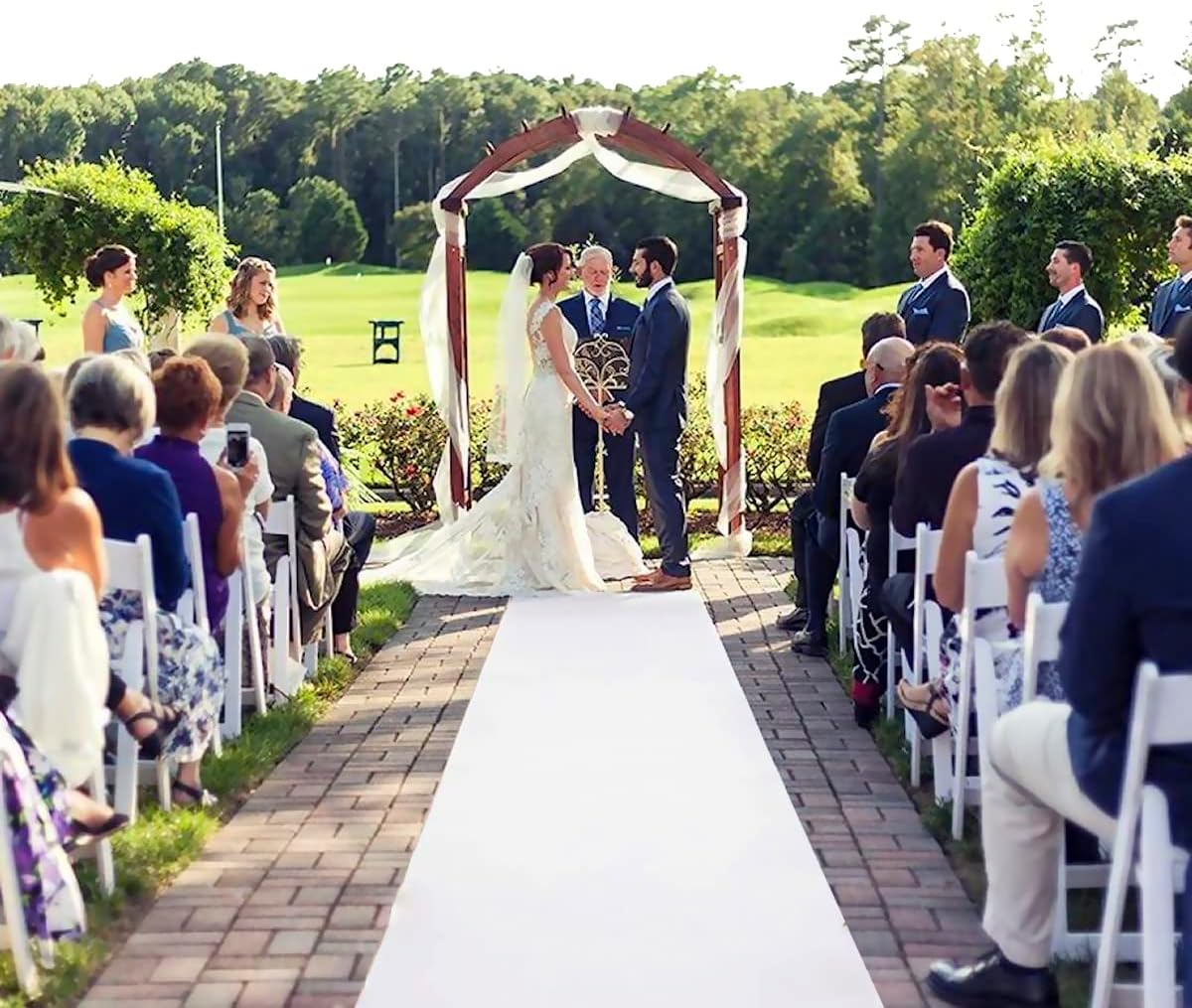 dofopo Extra Thick White Carpet Runner for Party, 33 Feet White Aisle Runner for Wedding Ceremony, Non-Slip Aisle Indoor Outdoor Wedding Decorations