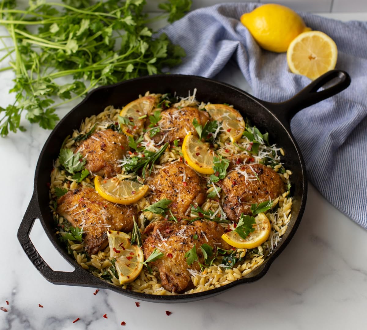 Lodge | Batterie de cuisine en fonte naturelle 3 pièces | 2 poêles, Crêpière + Accessoires | Sain et sans PFAS | Tous feux dont induction, four & BBQ | Made in USA