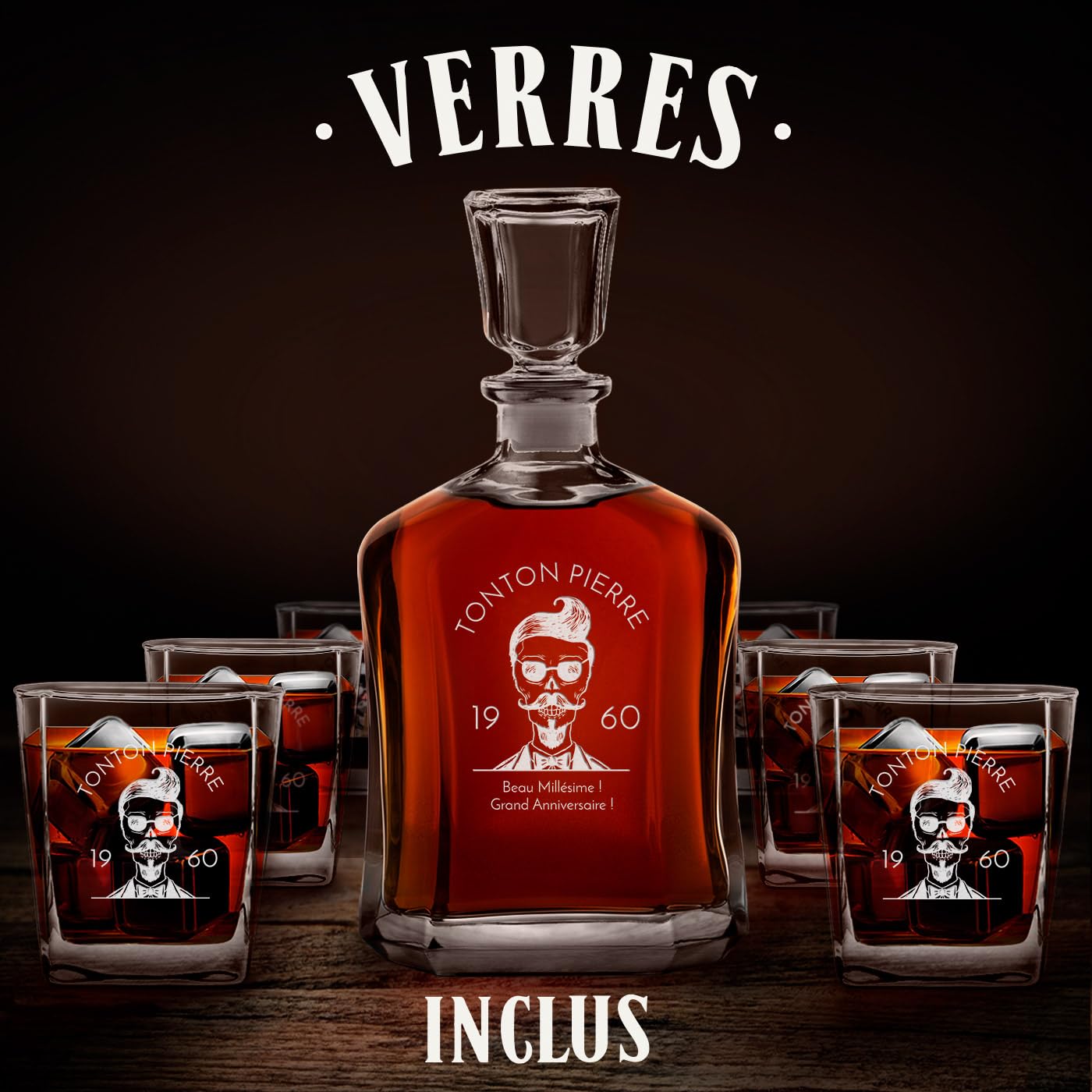 Maverton Ensemble de Carafe en verre Rhum Cognac Avec 6 verre a Whisky Gravés - Cadeau Personnalisé pour lui - Idee Cadeau Homme Anniversaire - 700 ml Service Universel Verre Whisky et Carafe - Oncle