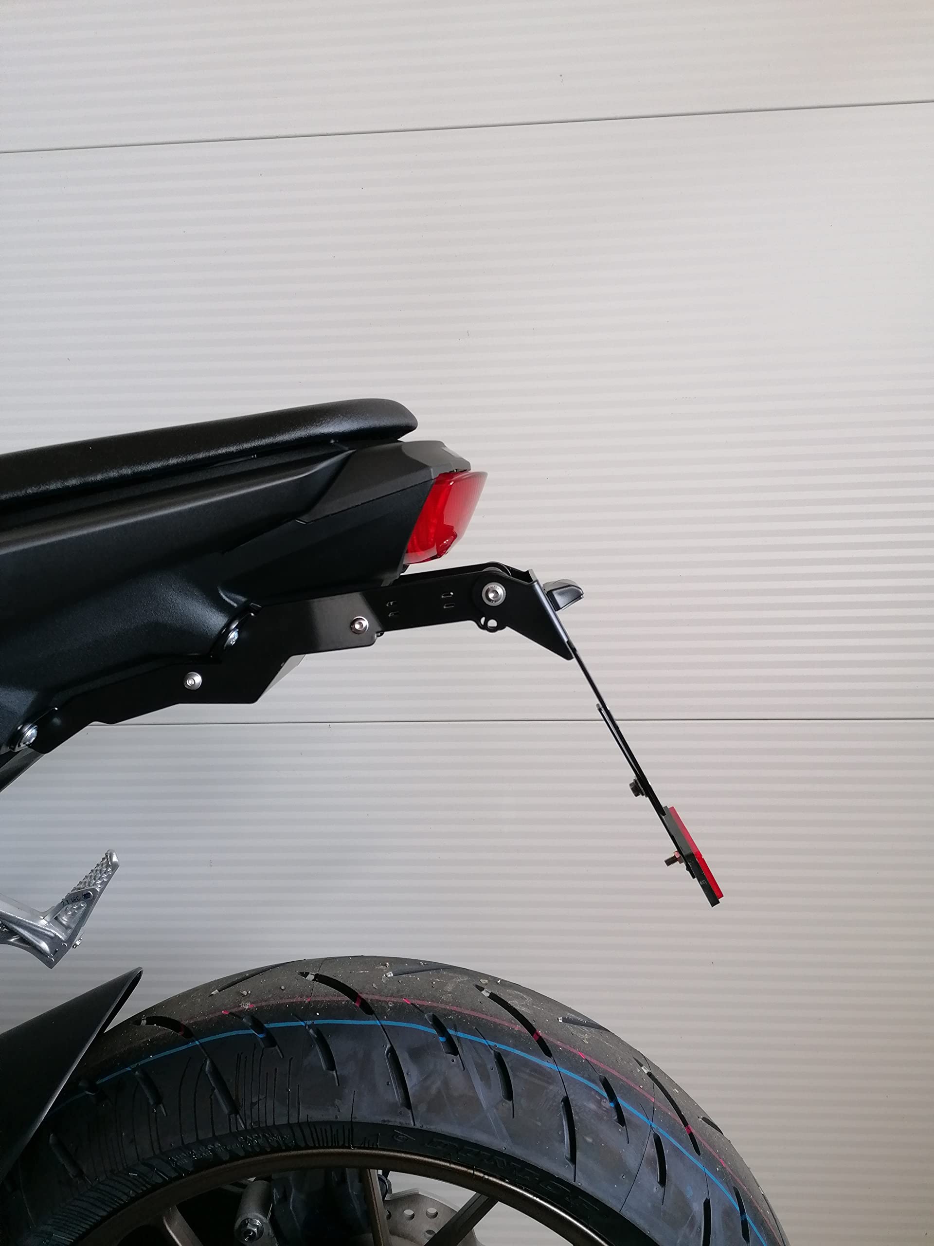 kurzer Kennzeichenhalter für Honda CB125R ab2018 Kennzeichenträger GroFaTec EVO Set Spritzschutz CB 125 R Nummernschild cb125 r Träger Halter kurzes Heck Heckumbau