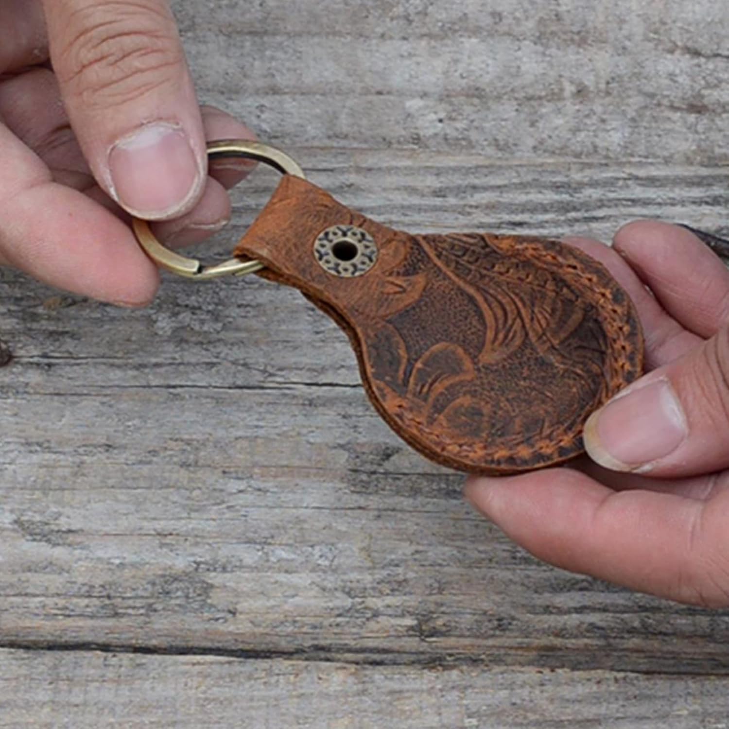JJNUSA Vintage Genuine Leather Case for AirTag, Key chain Retro Leather, keychains Compatible with AirTags 02 (Flower brown)
