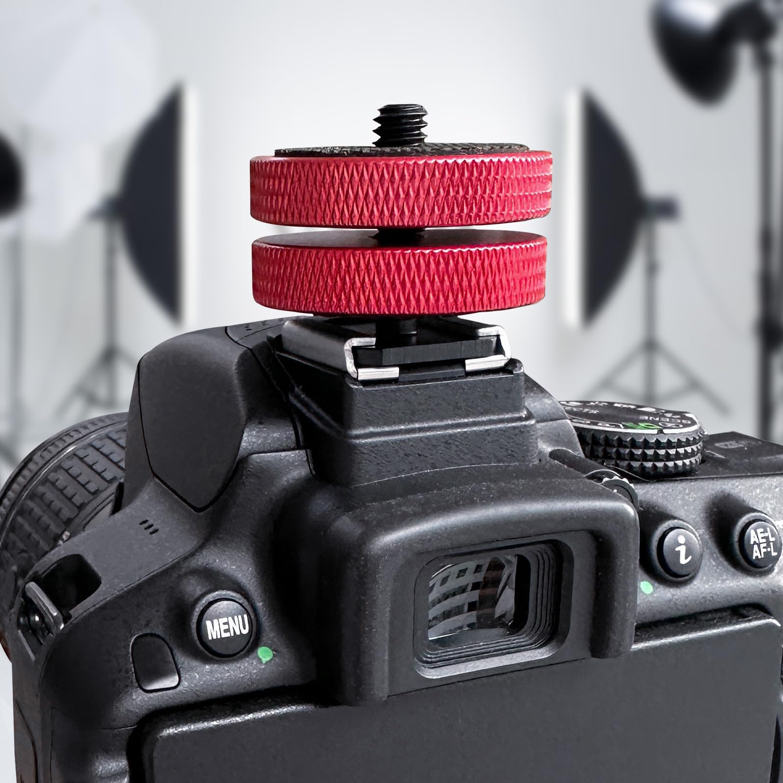 Adaptateur Griffe Flash vers 1/4"-20 Rouge – Écrou de Blocage Rond Élargi avec Patin en Caoutchouc Antidérapant – Support Griffe Froide Professionnel pour Moniteurs, Éclairages LED et Micros