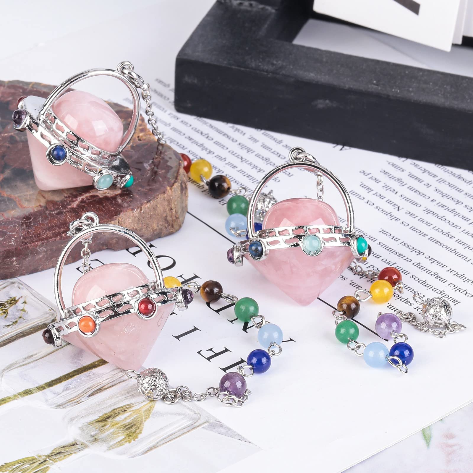 Mookaitedecor - Colgante de péndulo con punta de cristal cónica, de piedras de los 7 chakra con cadena para la radiestesia adivinación y mediación, cuarzo rosa