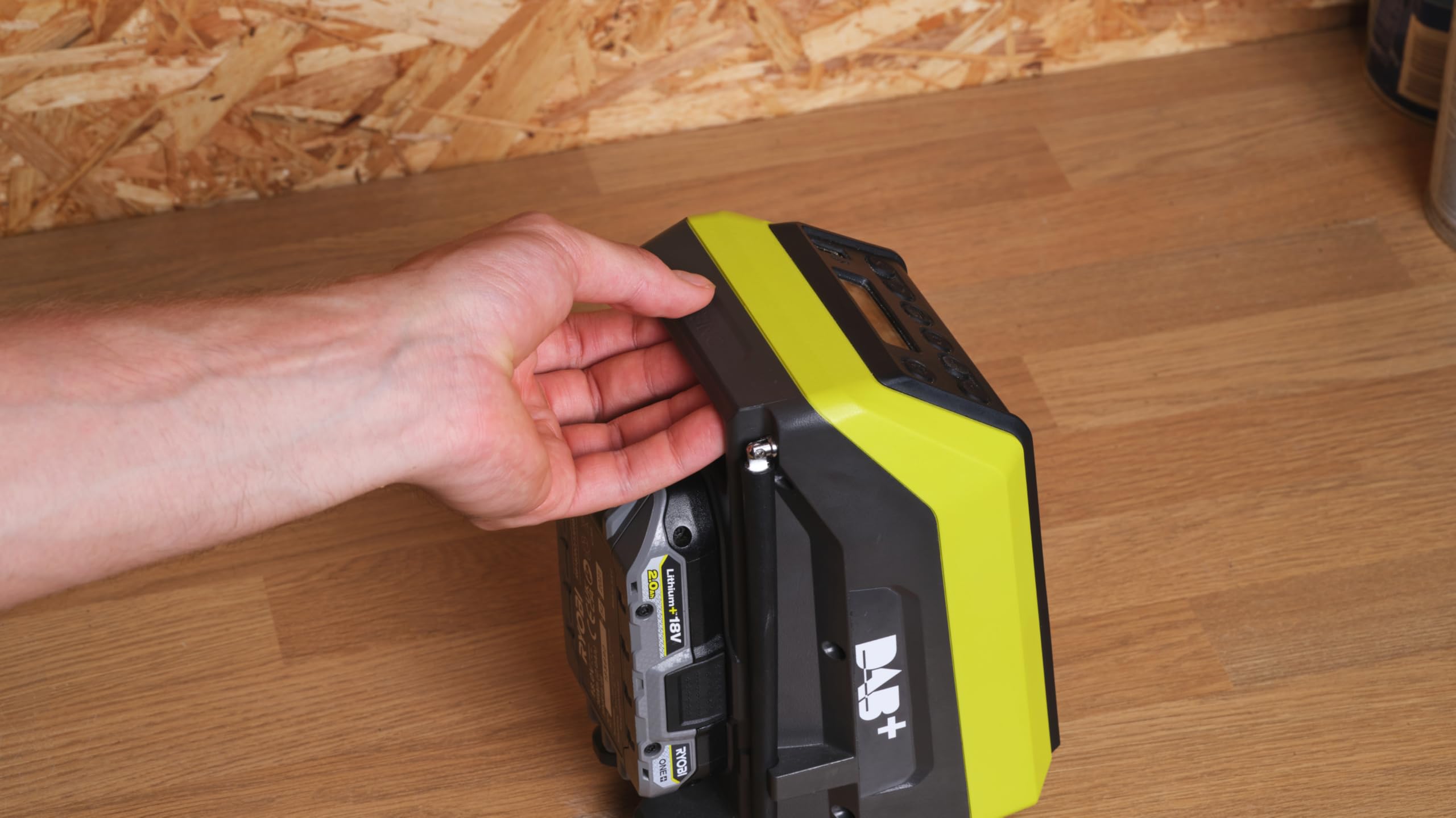 Ryobi 18 V One+ Akumulatorowe Radio Bluetooth, Funkcja Dab/Dab+, bez Akumulatora i Ładowarki