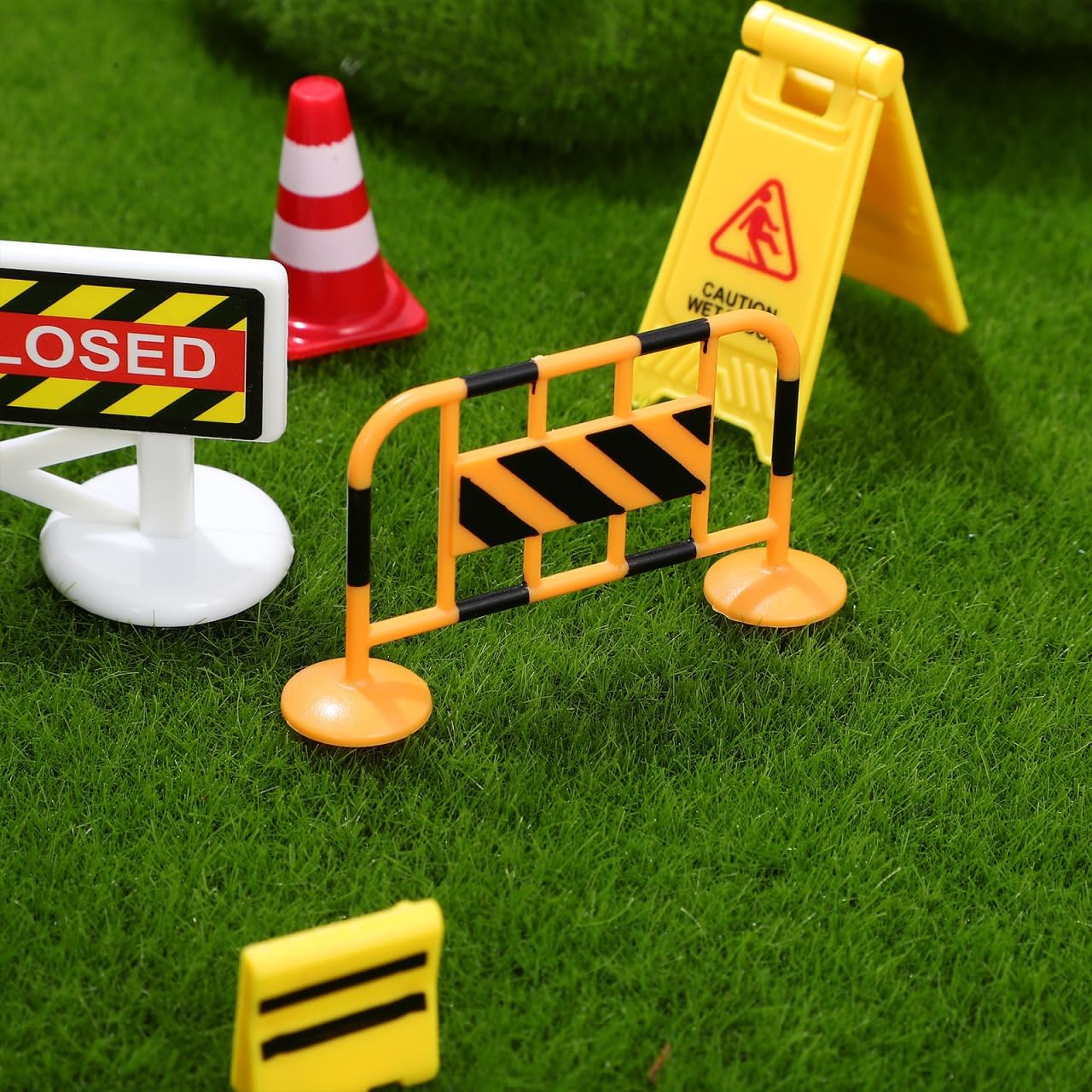Toddmomy 1 Set Traffic Signs for Kids, Mini Stop Signs Street Road Sign for Educational Preschool Train Cars Track Accessories