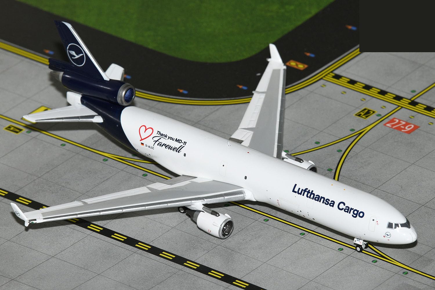 Amazon.com: GeminiJets GJDLH2072 Lufthansa Cargo MD-11F 'Farewell