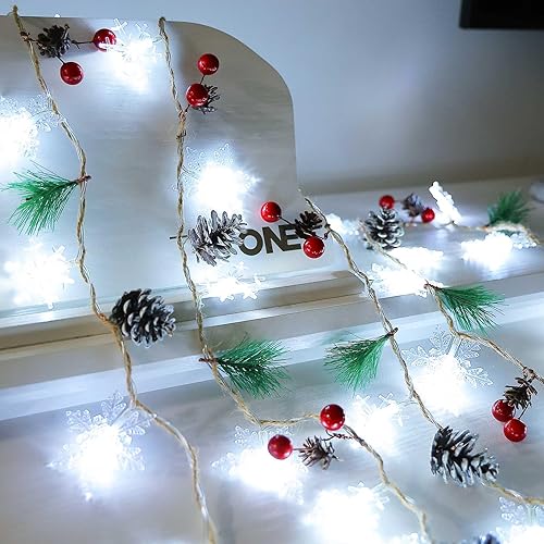 Miniatura 4 de Luces de copo de nieve de Navidad, guirnalda de 30 luces LED de 10 pies, funciona con pilas, con temporizador, conos de pino, bayas rojas,