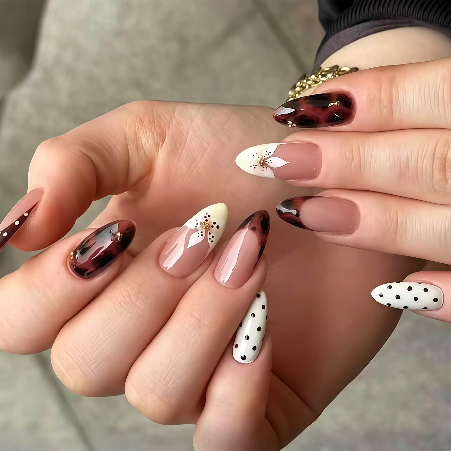 Silver Chrome Press On Nails Short Almond Fake Nails Silver Metallic Mirror Nails Press Ons Metal Chrome Acrylic Nails Glossy Stick On Nails Full Cover Glue On Nails For Women Manicure 24Pc
