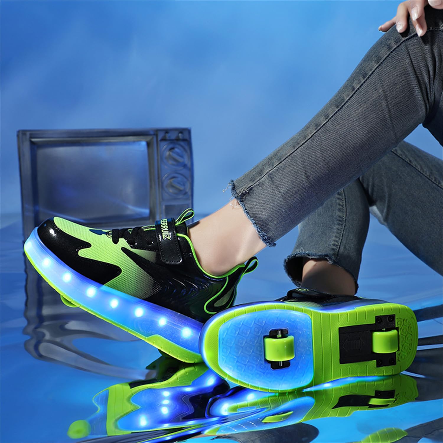 LED Lumières USB Rechargeable Lumières Clignotant Couleur Changeant Chaussures de Multisports Outdoor Double roulettes Sports Gymnastique Sneakers avec Rouleau Fille Garçon