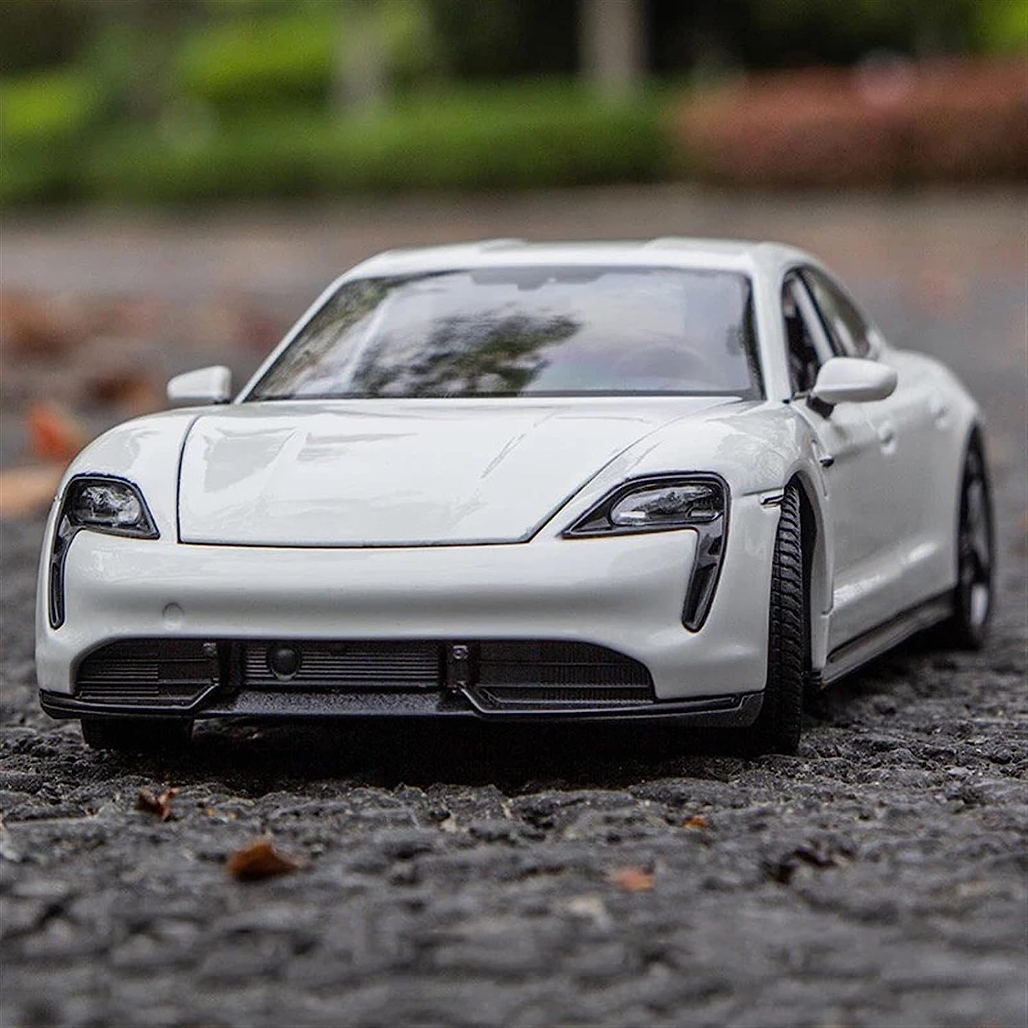 Yetli Exclusive Alloy Metal Pull Back Die-cast Car Model with Sound Light Mini Auto Toy for Kids Metal Model Toy Car with Sound and Light (1:32 porchee toycann)(Colours AS PER Stock)