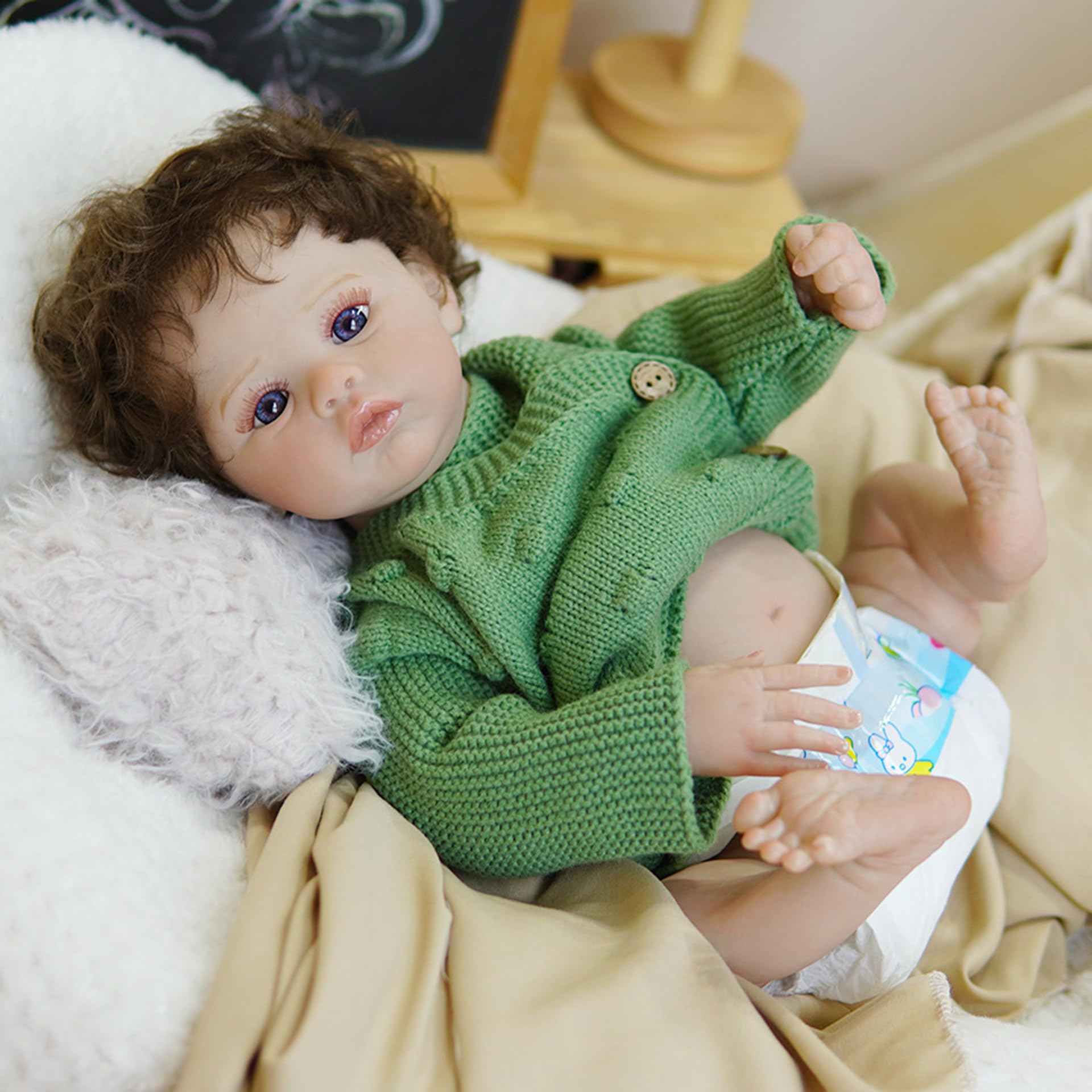 YIHANGG Bambola Bebe Reborn Femmina con Capelli Marroni 45cm Bambole Che Sembrano Vere Neonato Realistico Bambolotto Bambina Occhi Aperti Bambolotti Carino Compleanno Natale Regalo