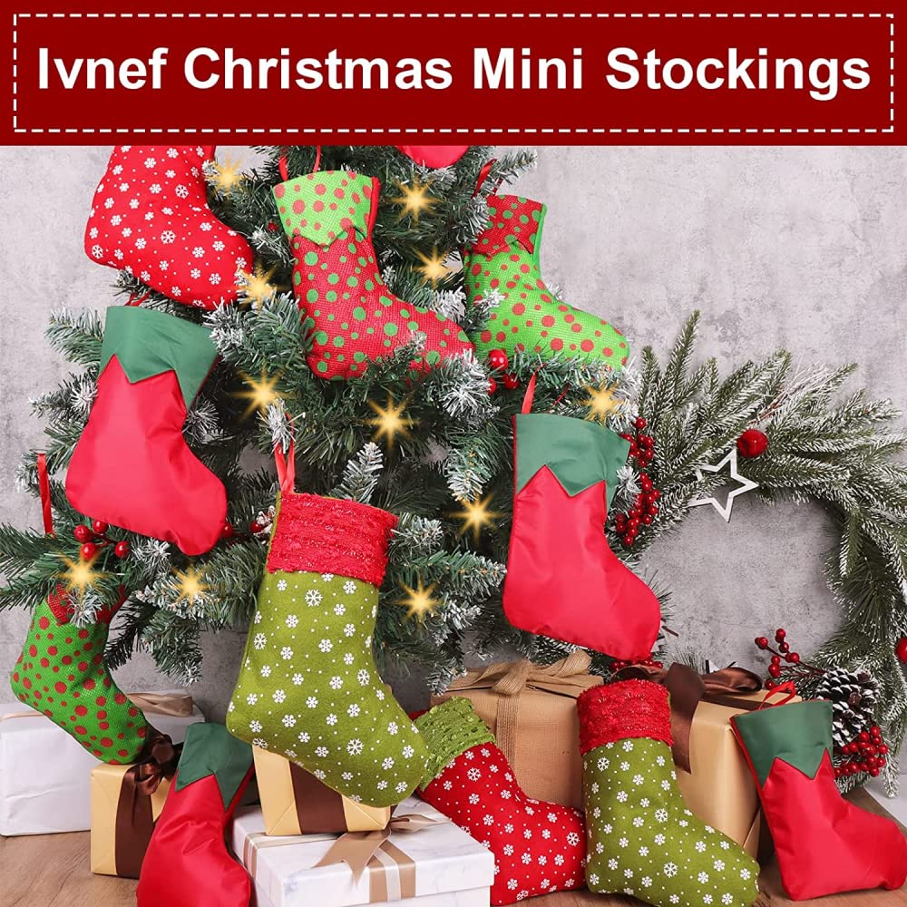 mini calze di Natale, 24 pezzi di 7 pollici calze rosse e verdi, gift card clip argento, cibo all'ingrosso per vicini, colleghi e bambini, piccola copertura dell'albero