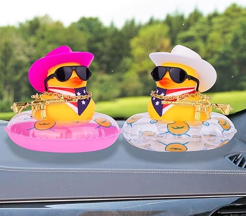 Miniatura 6 de Decoraciones de tablero de pato de vaquero del oeste, accesorios de adorno de pato amarillo para tablero de automóvil con mini sombrero de vaquero,