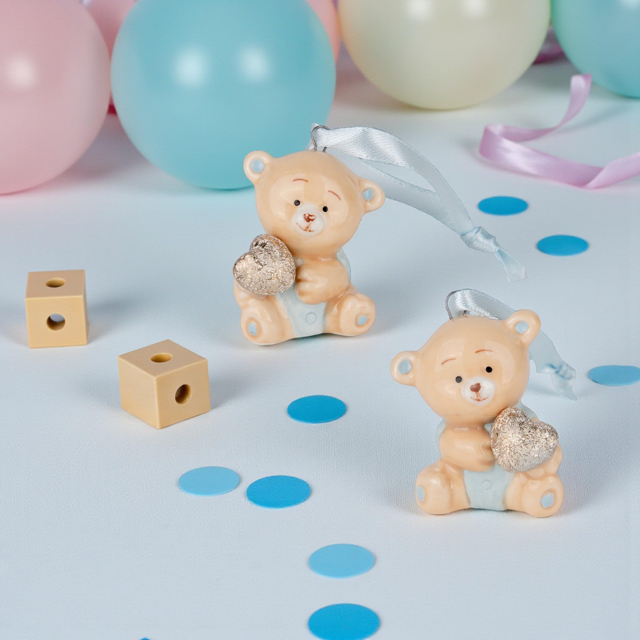 Doni Bomboniere Nascita 12 pz Appendino Tenero Orsetto Celeste Bimbo Primo Compleanno con Cuoricino tra Le Mani Assortito in Due Modelli Idee Regalo Complete Originali Economiche