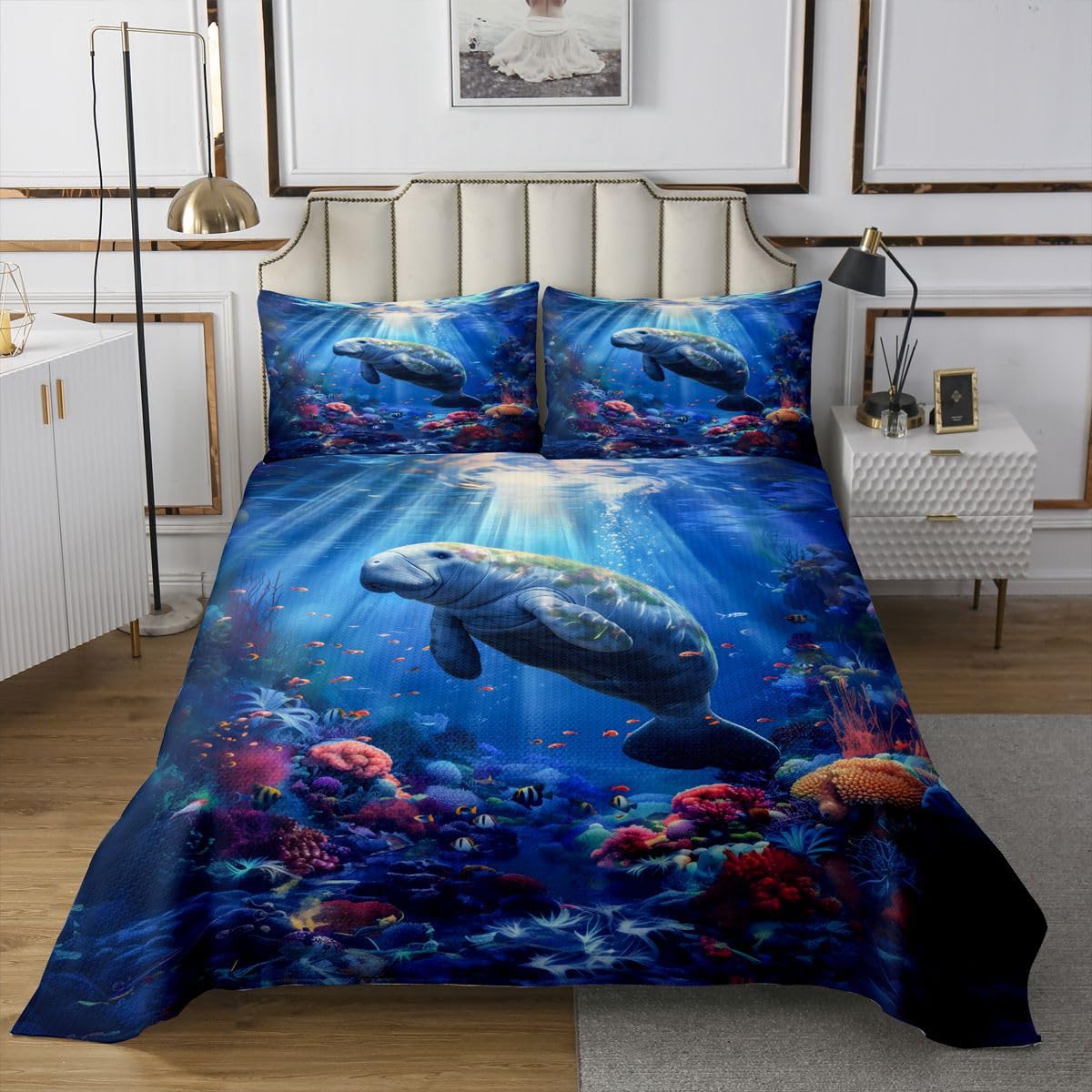 Homewish Seekuh Bedspread 220x240cm | Ozean Tagesdecke Bettüberwurf Meerestiere Bettüberwurf Bunte Korallenriff Fische Steppdecke Raumdekor 2 Kissenbezüge