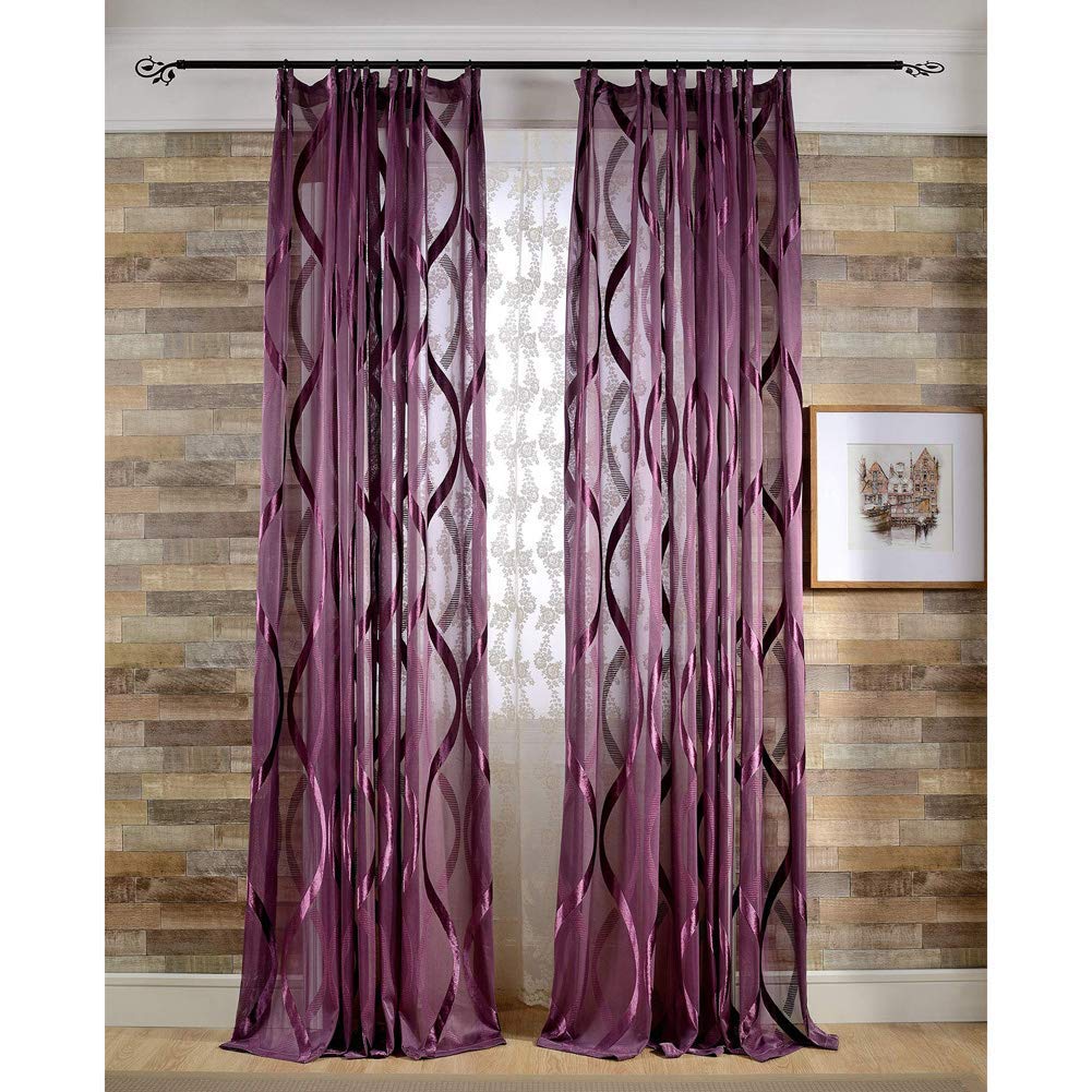 Rideaux en tulle violet à broderie ondulée pour créer une ambiance cocooning dans la chambre