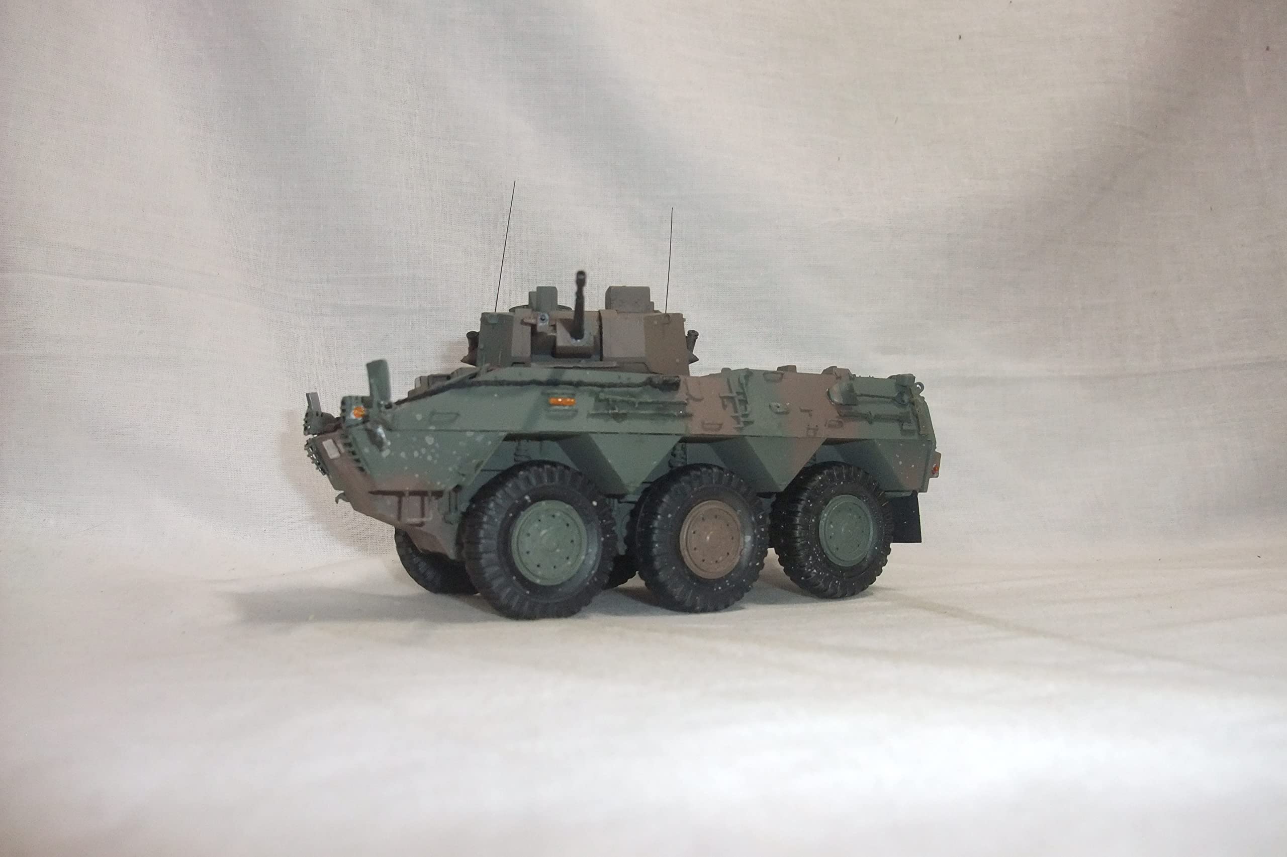 完成品 陸上自衛隊８７式偵察警戒車 ３５分の１サイズ