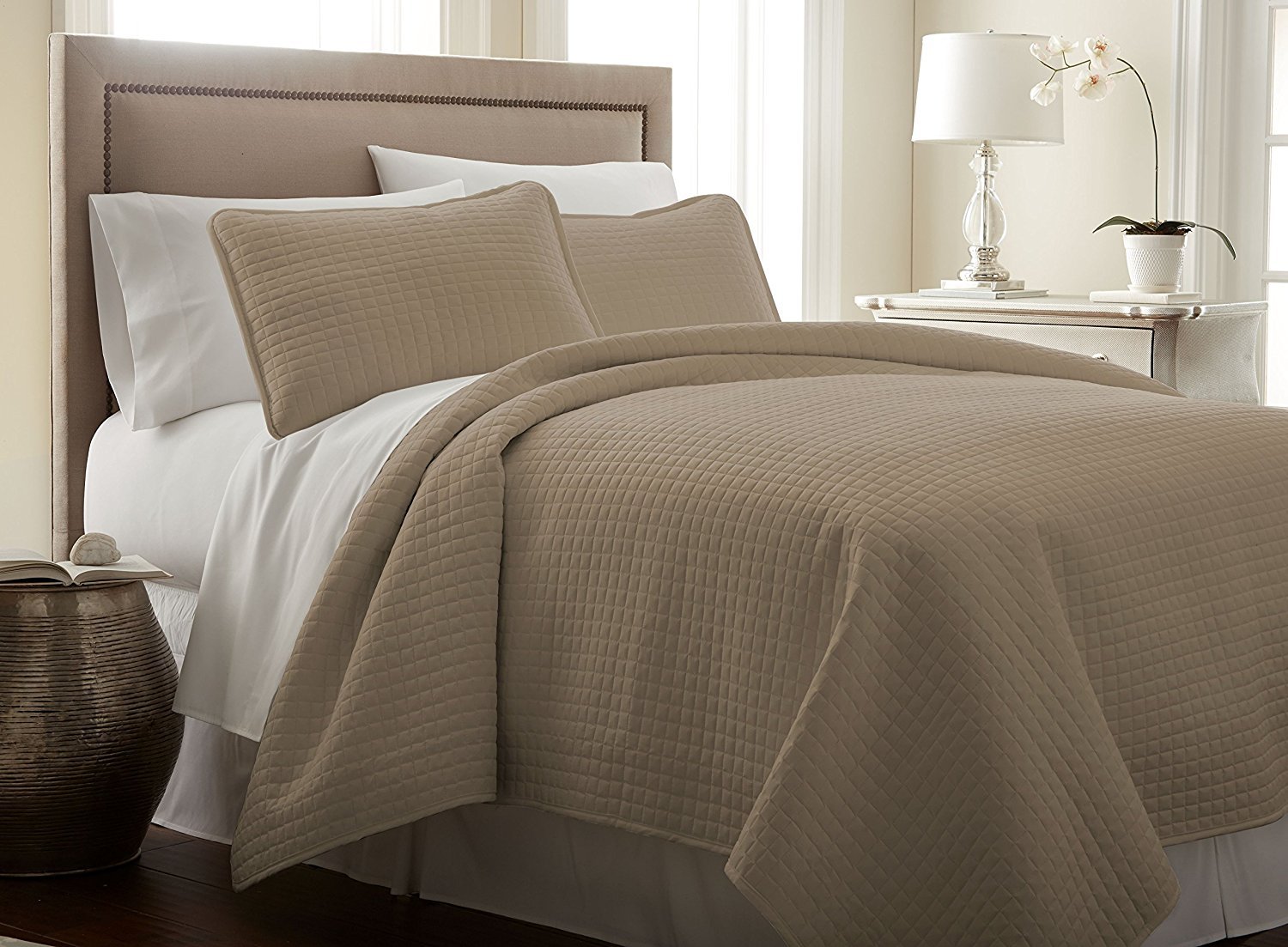King Size Petrichor Taupe Quilt Set - Lightweight, All Seasons, Ultra Soft & Breathable Bedspread With Pillow Shams