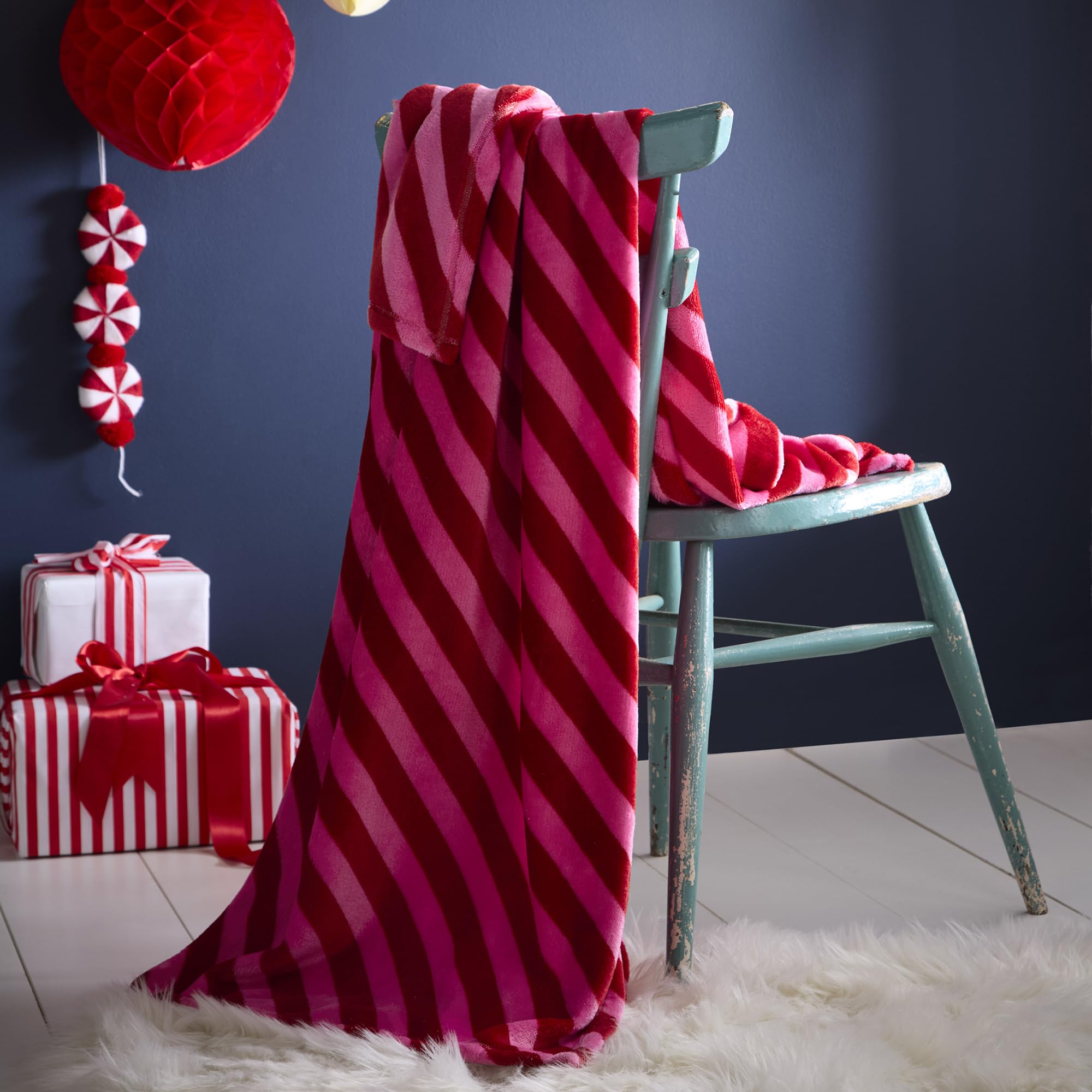 Fusion Pink Christmas Fleece Throw – Candy Cane Pattern In – 120 X 150Cm – Soft Cosy Blanket For Kids & Adults – Festive Winter Sofa & Bed Throw – Lightweight Reversible Xmas Blanket