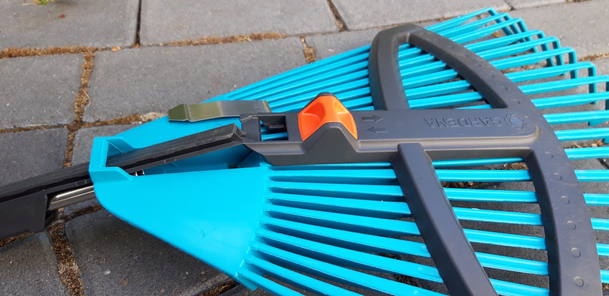 Gardena combisystemKunststoffVerstellbesenAktion Laubbesen mit