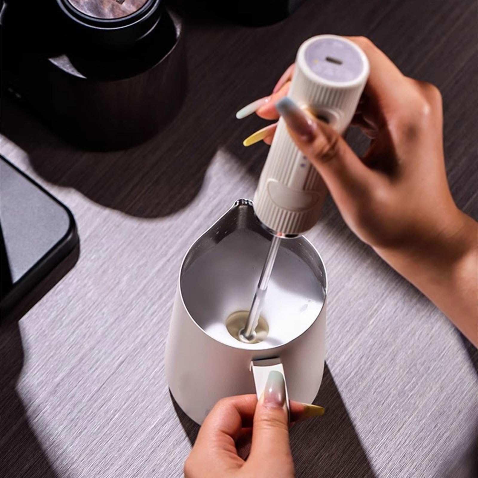 Multifunzionale, schiumalatte senza fili, gadget da cucina per sbattere caffè, crema, cioccolato e ricette da forno, montalatte portatile per frullati proteici