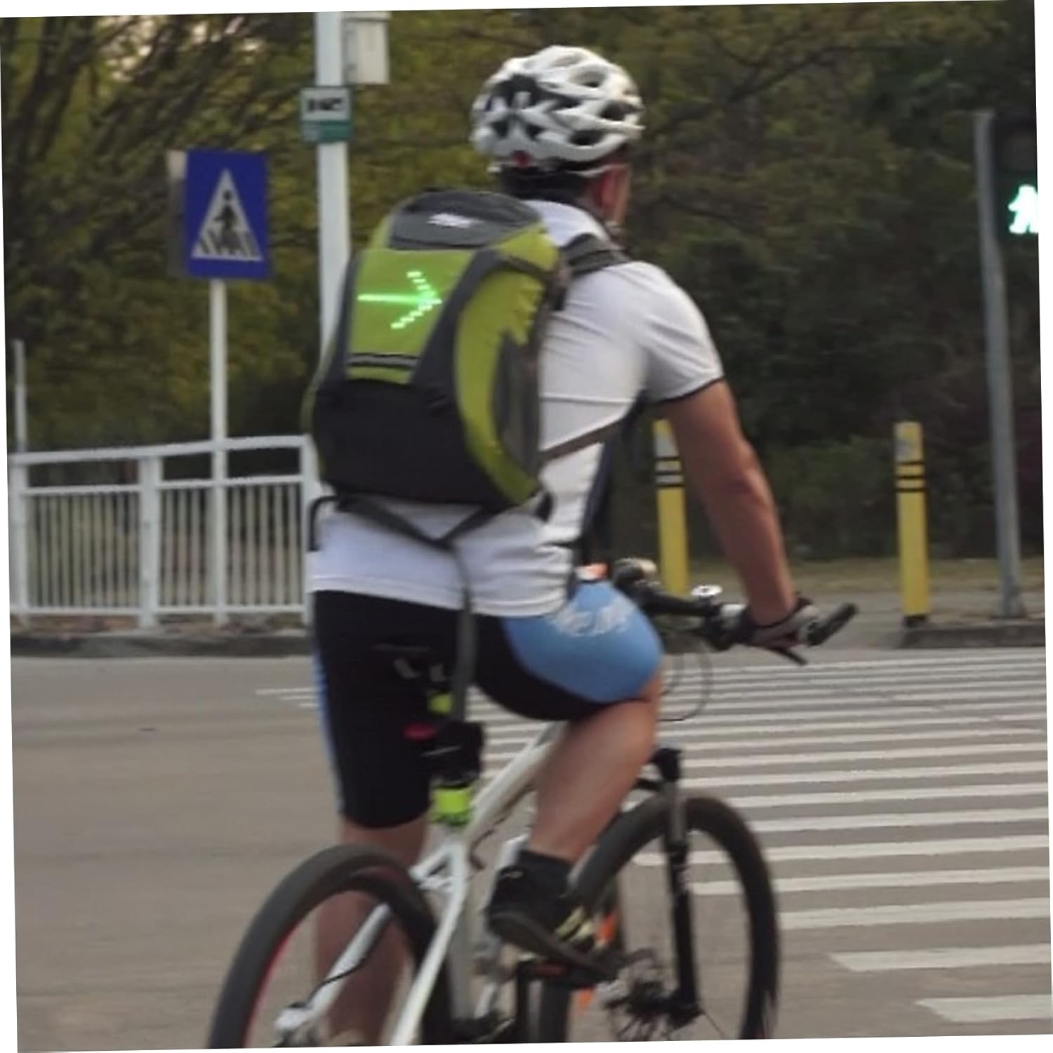 Cycling Backpack 18L Night Safety Indicator Lights Outdoor Cycling Backpack LED Stable Adjustable Nylon Motorcycle for Camping, Running, Hiking (Green)