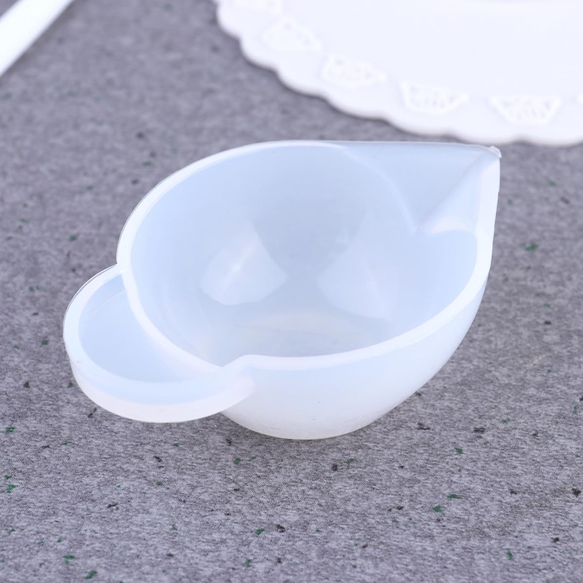 YARNOW Silicone Color Mixing Tool Set with Measuring Cup and Stirring Rod for DIY Crystal Epoxy, Compact and Easy to Clean Silicone Palette Cups for Home and Store Use