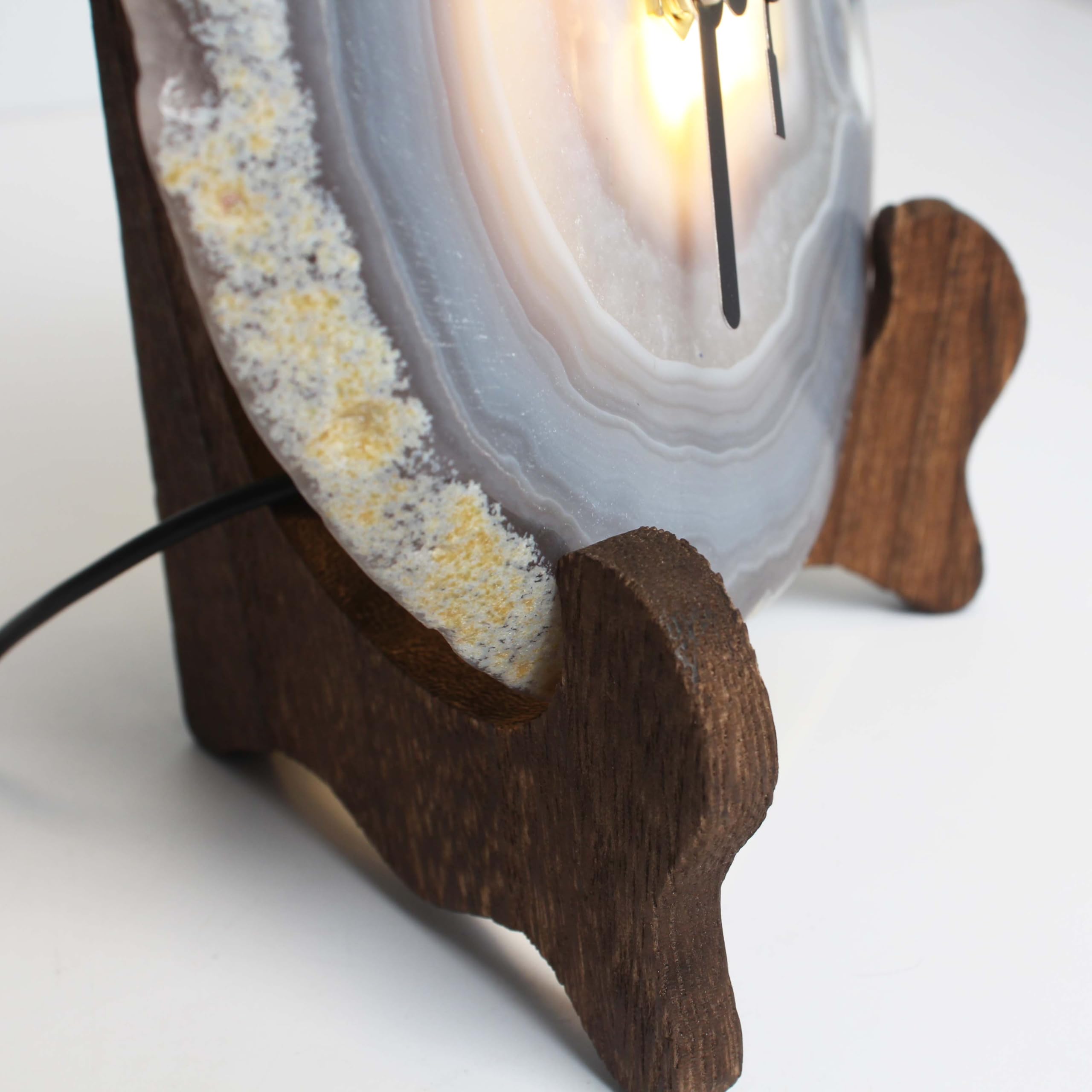 Orologio da scrivania con fette di agata naturale con retroilluminazione a LED, orologio da tavolo unico al quarzo in cristallo grezzo, arte geode unica nel suo genere, decorazione per casa e