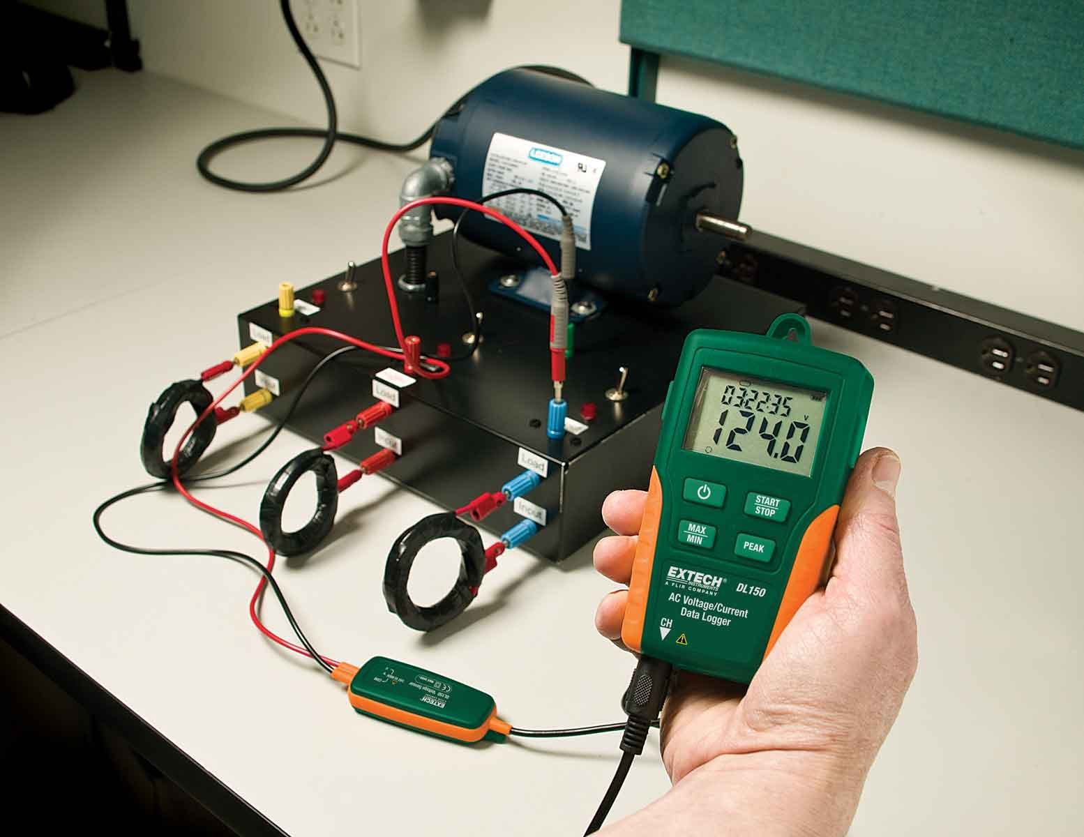Extech TRMS Wechselspannung/Wechselstrom-Datenlogger, 110 V, 1 Stück, DL150 | AC-Spannung 600V und Strom 200A, True RMS, 4000-Log-Speicher, USB, Stromzange, Leitungen, Koffer