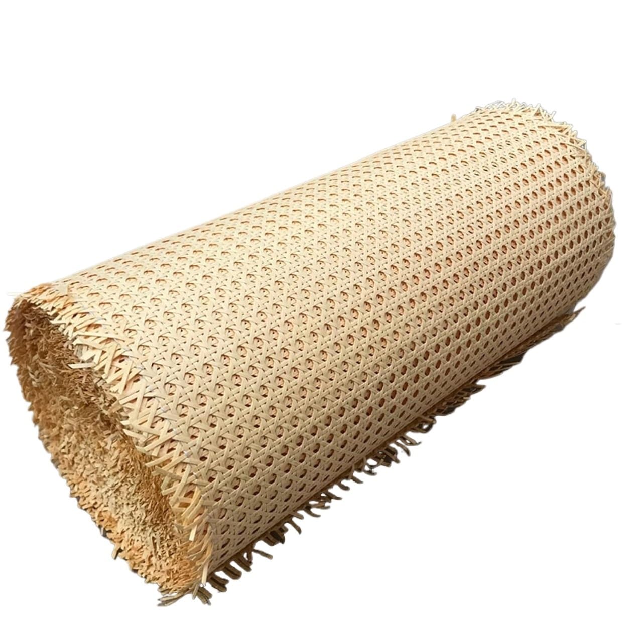 Rénover un meuble abîmé facilement avec ce tissu en rotin naturel