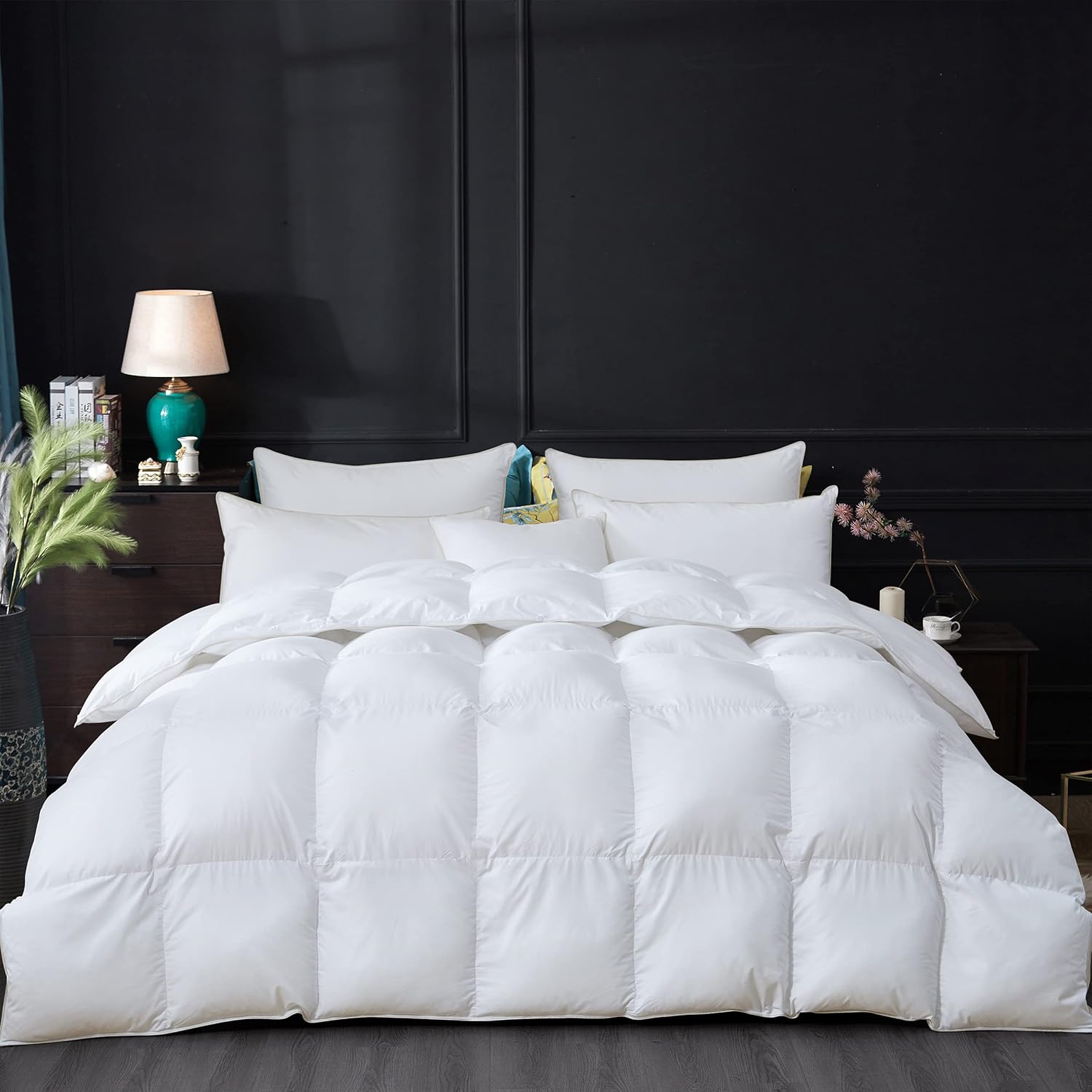 Luxurious AllSeason Goose Down Feather Fiber Comforter
