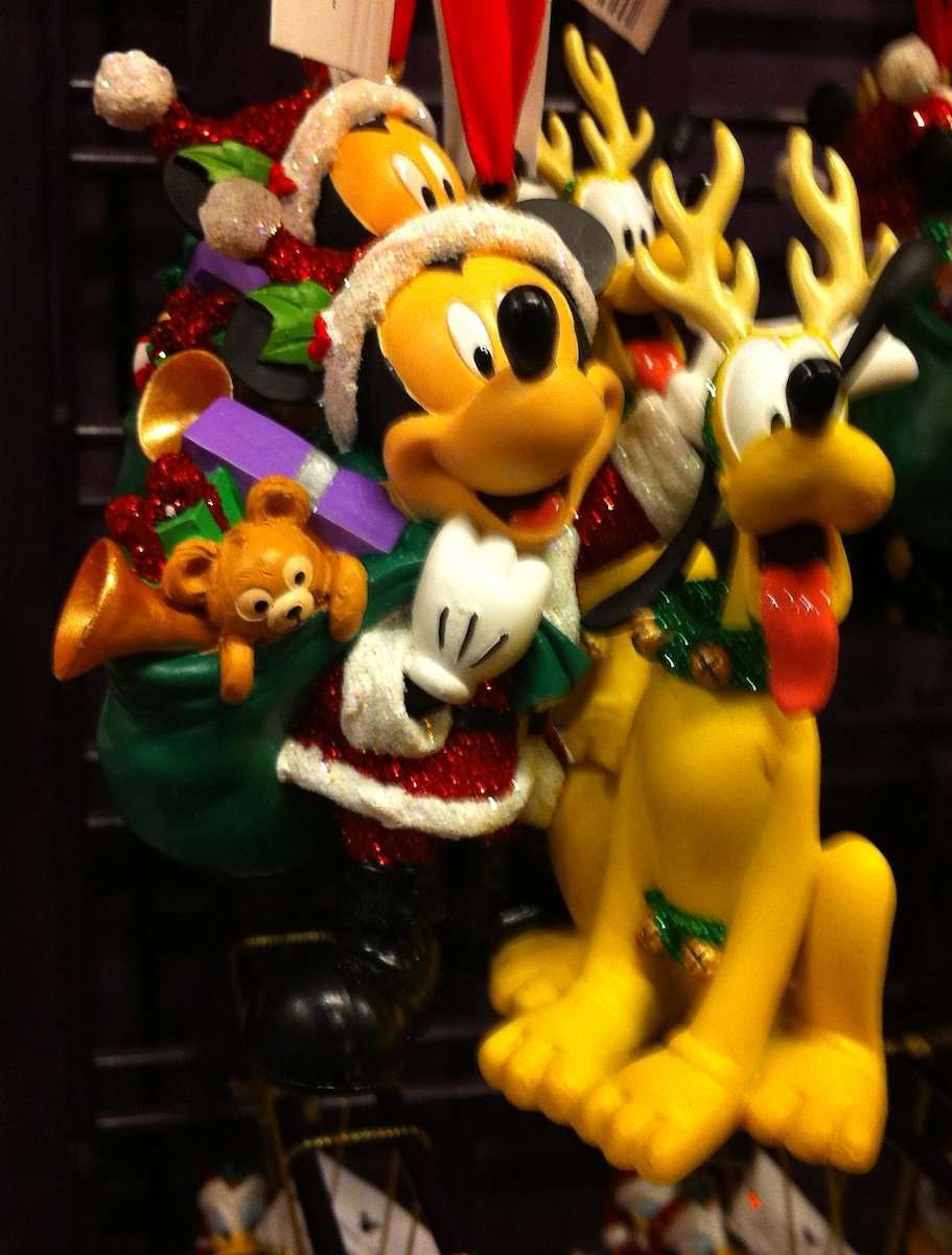 Ornement Mickey et Duffy Disney pour créer une ambiance de Noël chaleureuse en famille