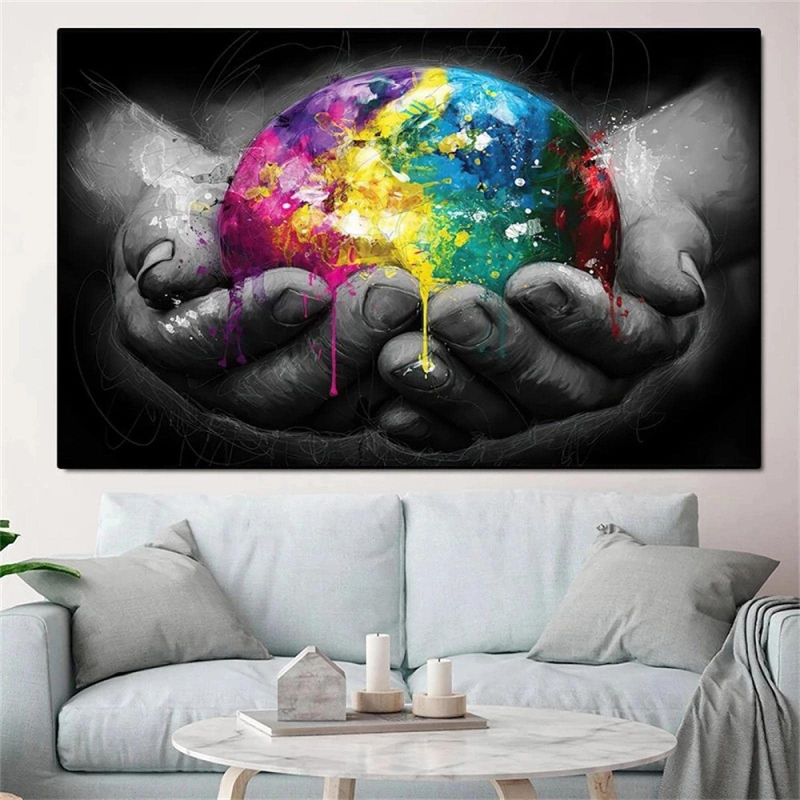 コレクションポスター　地球　印刷物　アートポスター Amazon.co.jp: 地球のポスターを持っている手は地球のキャンバスの絵画