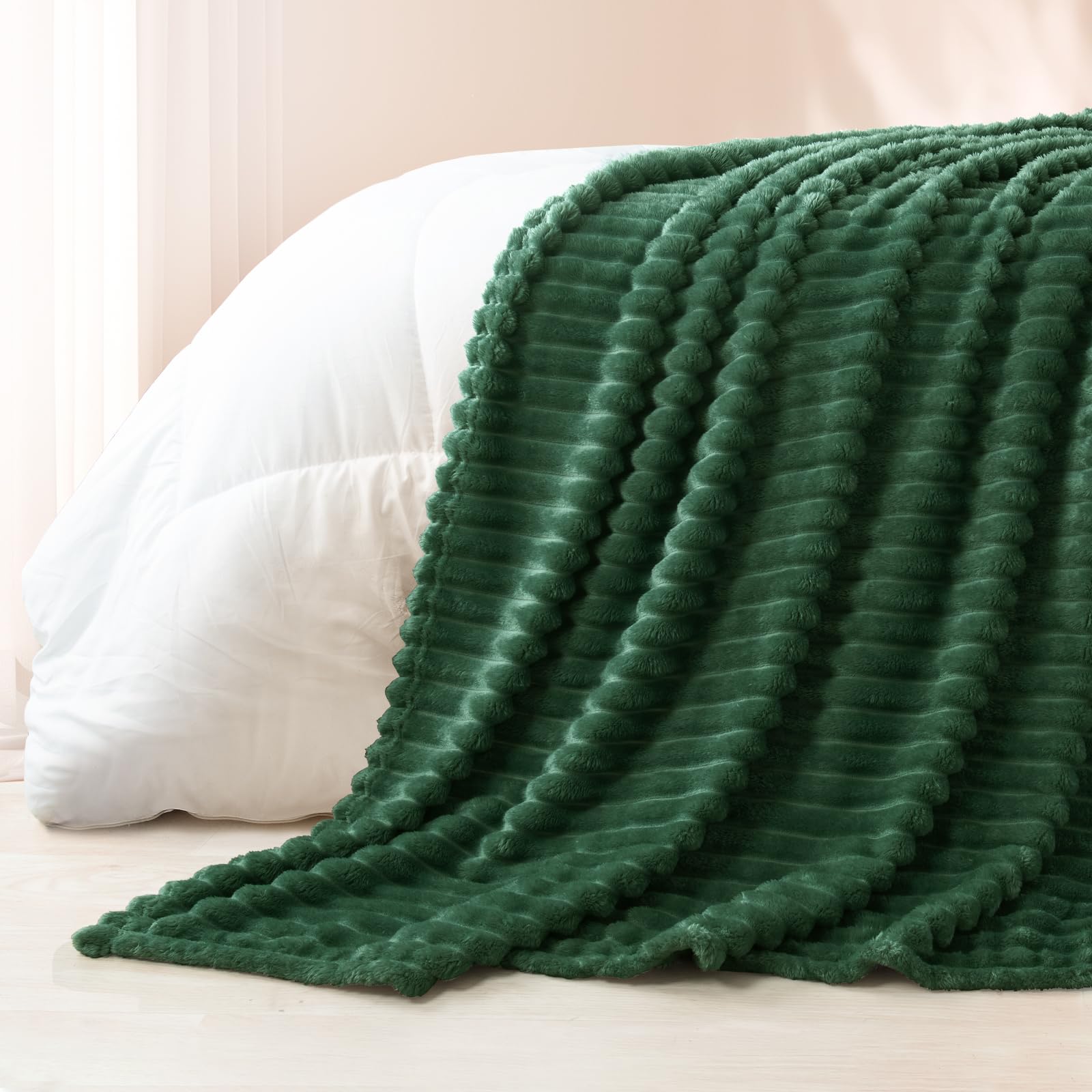 Exclusivo Mezcla Fleece Throw Blanket for Sofa Super Soft Striped Jacquard Bed Blanket - Image 3