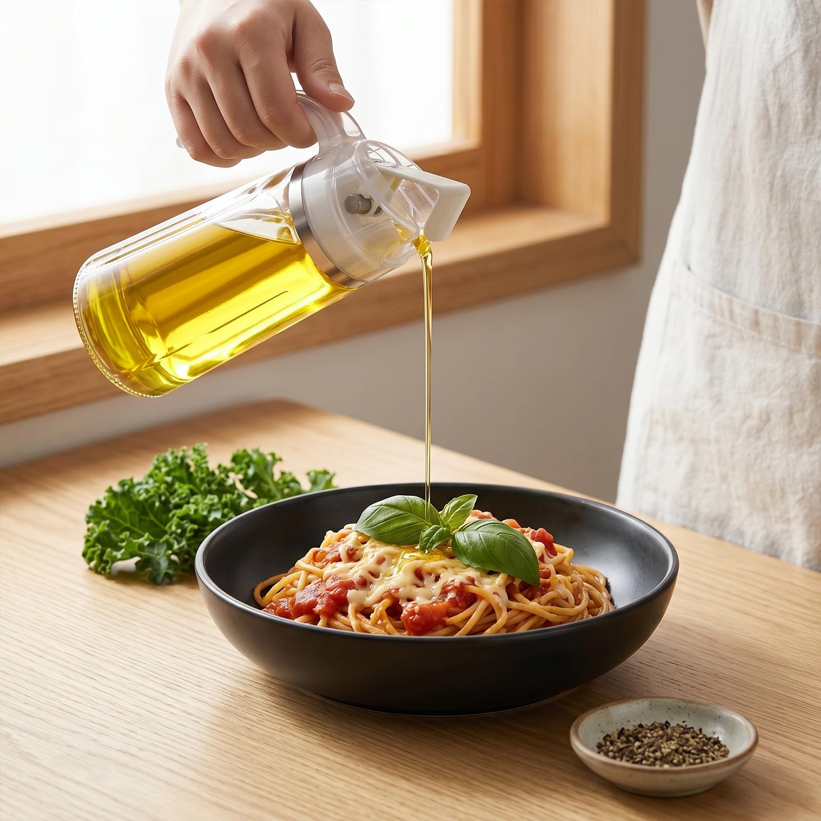 Bottiglia dispenser per olio d'oliva con chiusura automatica, 567 g, contenitore per condimenti a prova di perdite, con tappo e tappo automatico, beccuccio antigoccia, manico antiscivolo per cucina